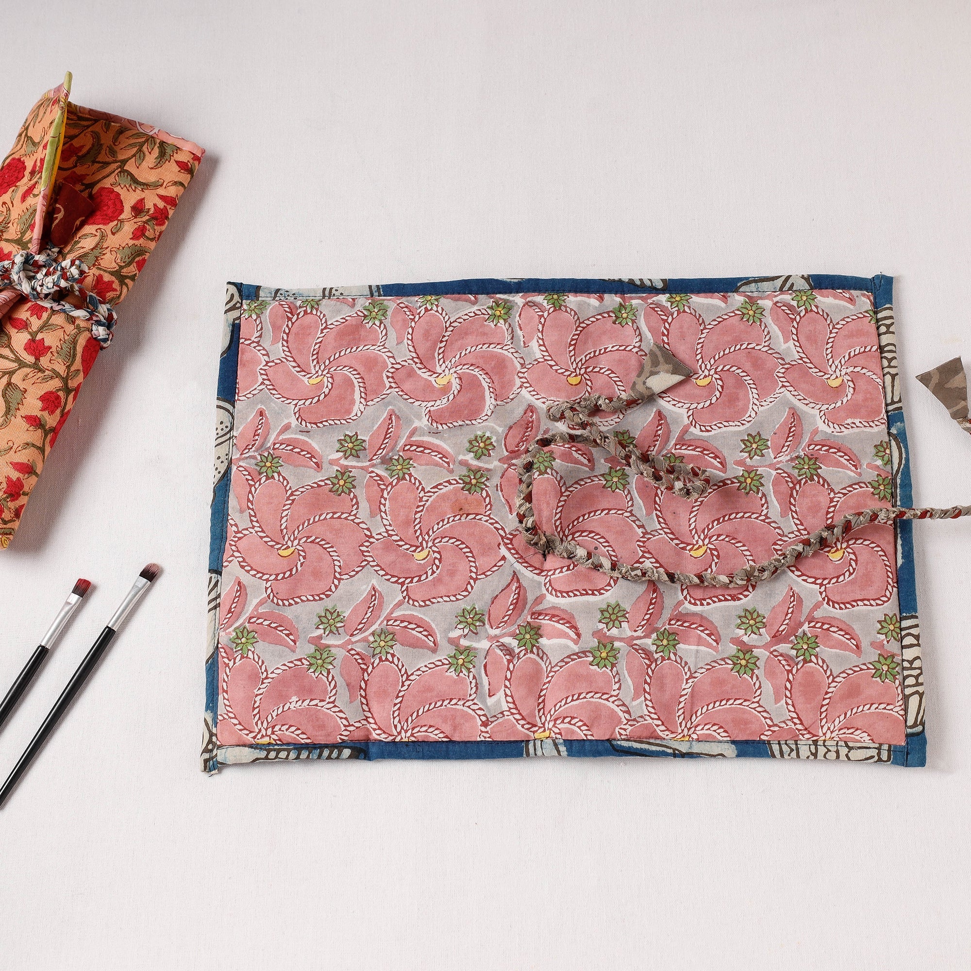  Multipurpose Segmented Storage Wrap PouchOnline 