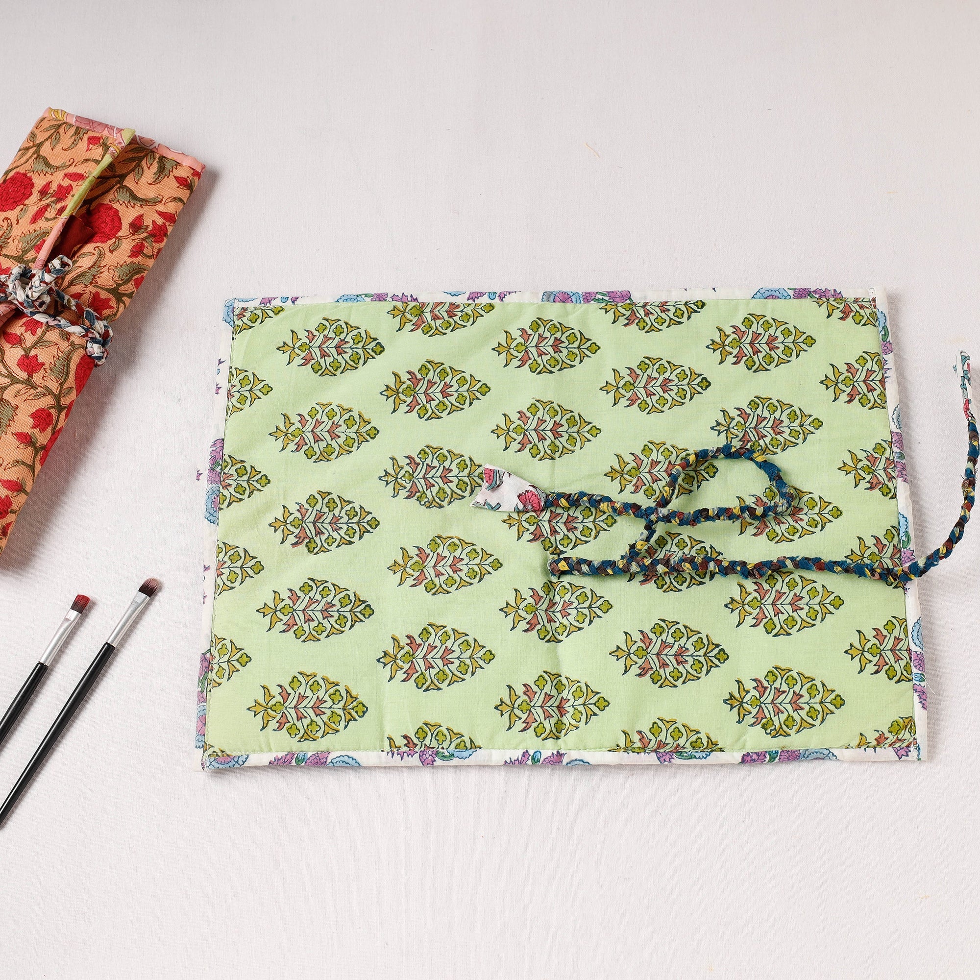  Multipurpose Segmented Storage Wrap PouchOnline 