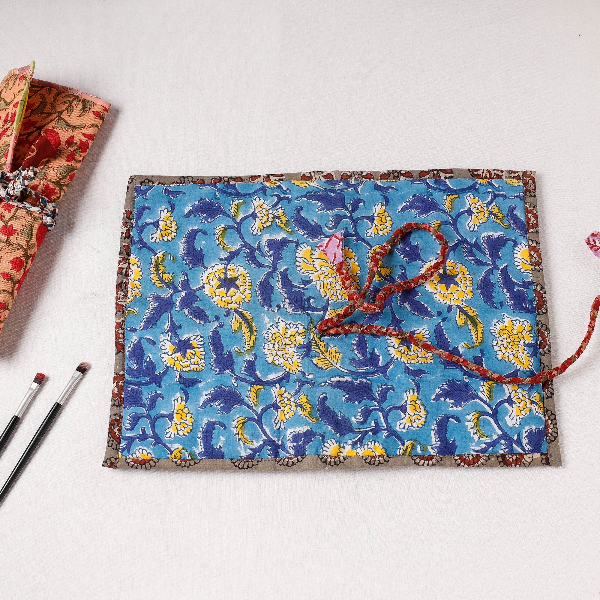  Multipurpose Segmented Storage Wrap PouchOnline 