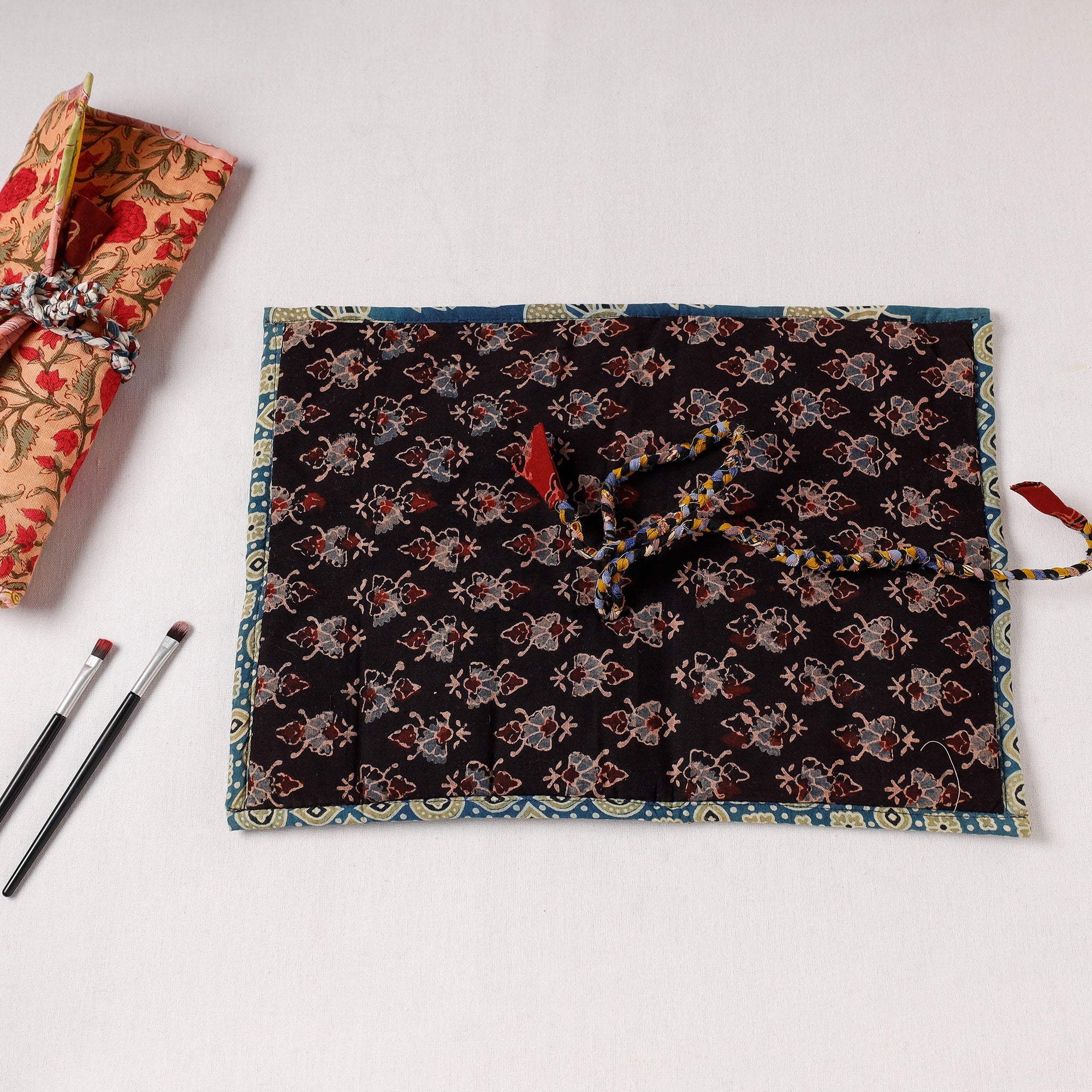  Multipurpose Segmented Storage Wrap PouchOnline 