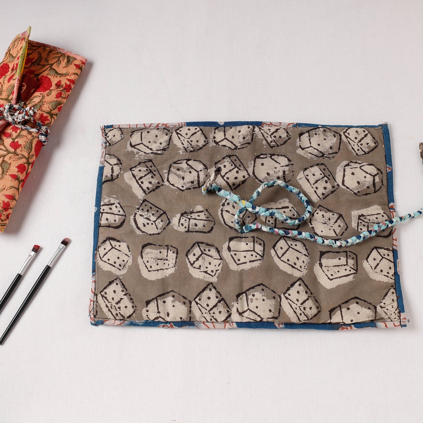  Multipurpose Segmented Storage Wrap PouchOnline 