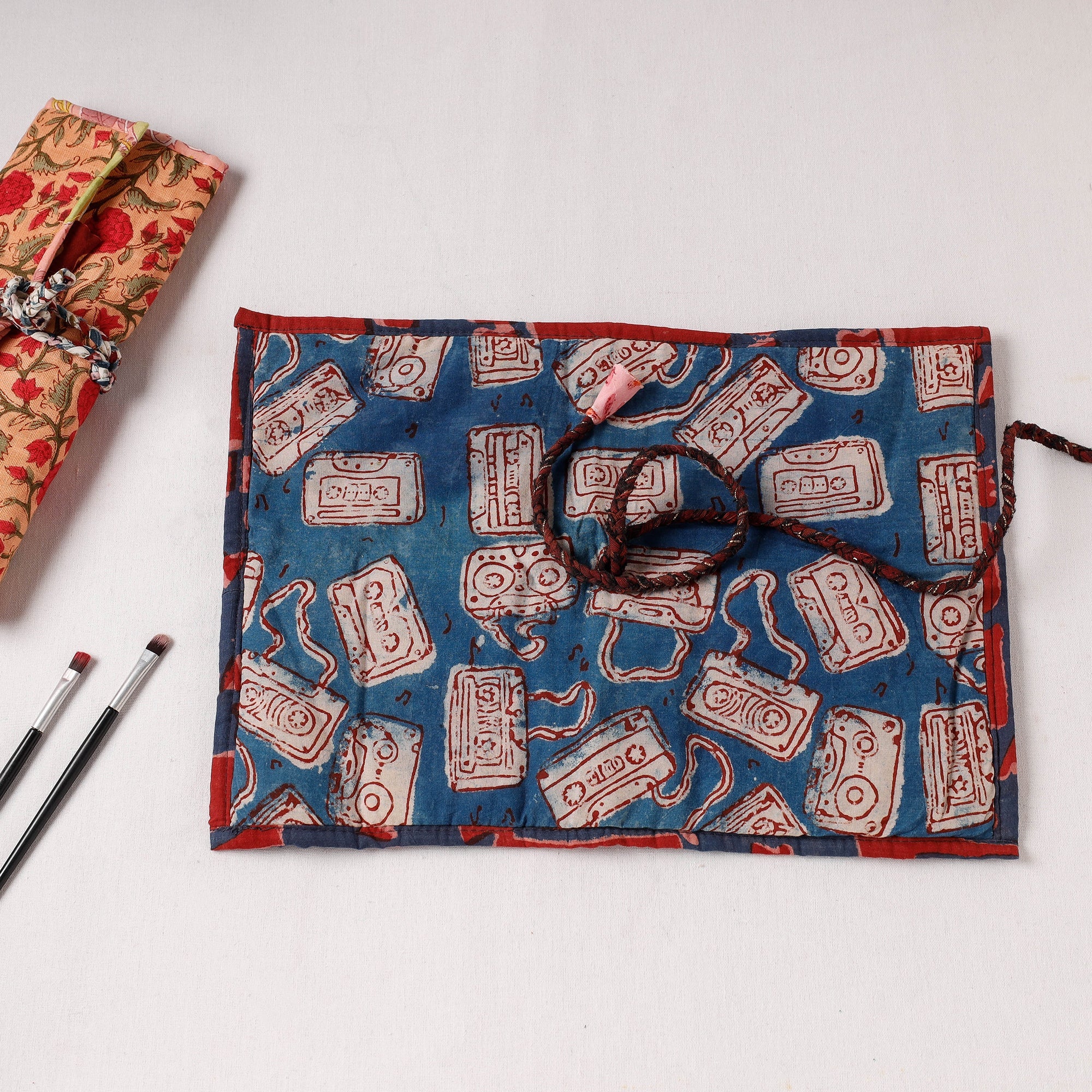  Multipurpose Segmented Storage Wrap PouchOnline 