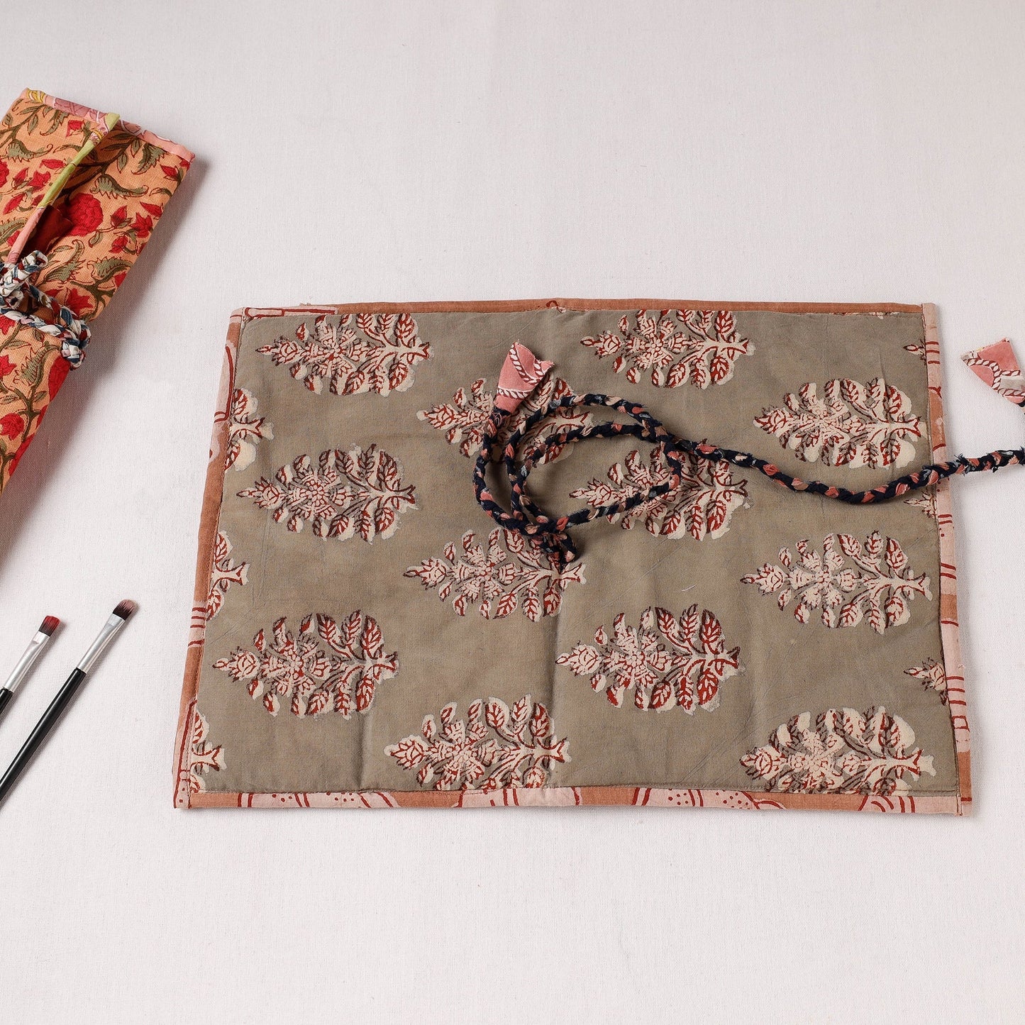  Multipurpose Segmented Storage Wrap PouchOnline 