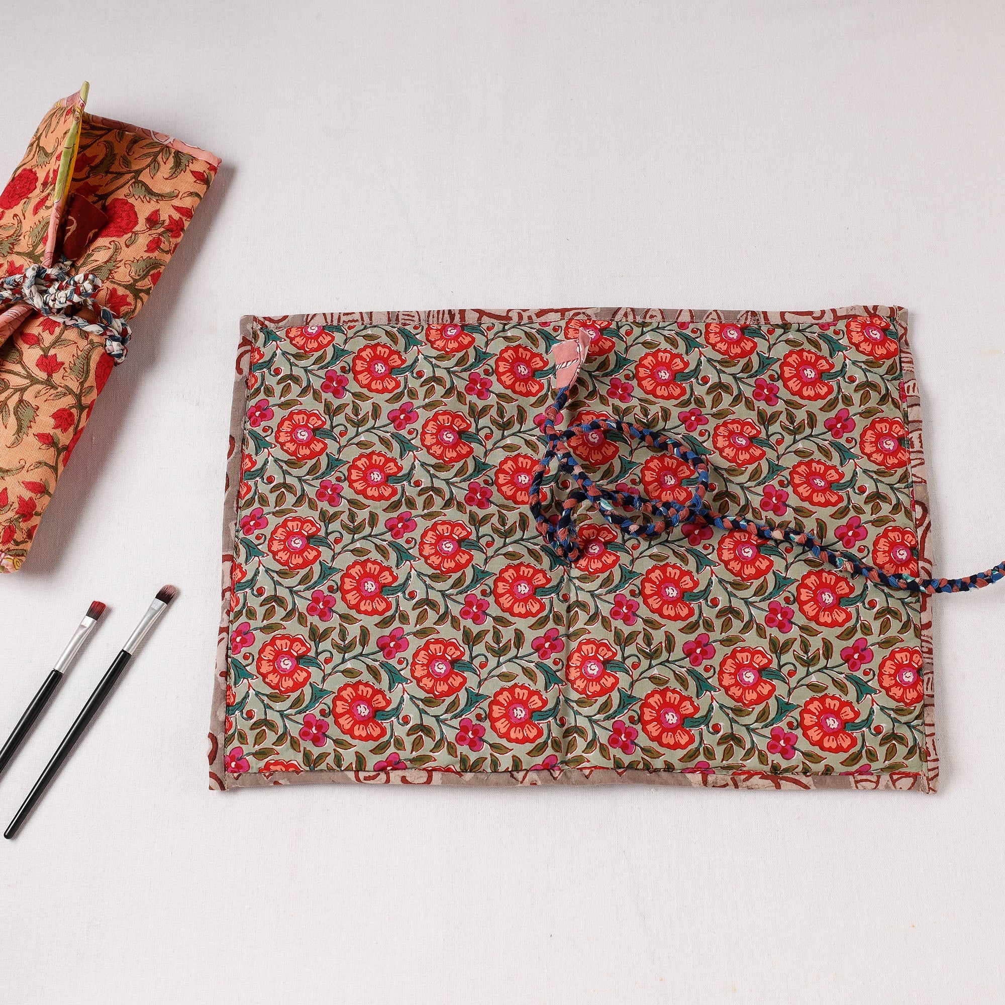  Multipurpose Segmented Storage Wrap PouchOnline 