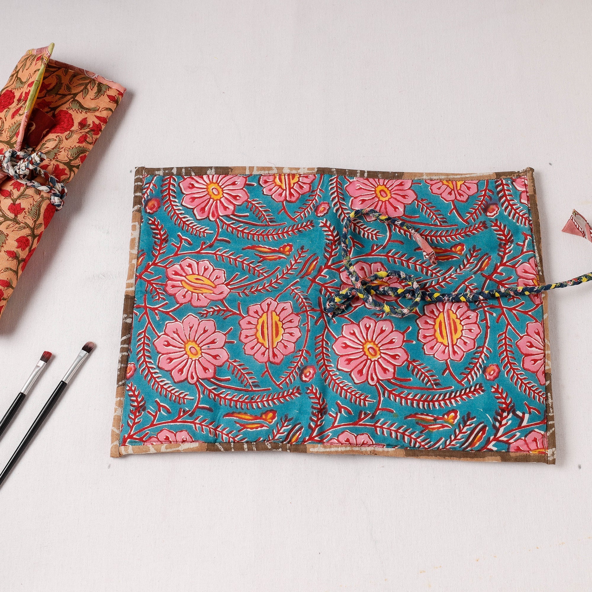  Multipurpose Segmented Storage Wrap PouchOnline 