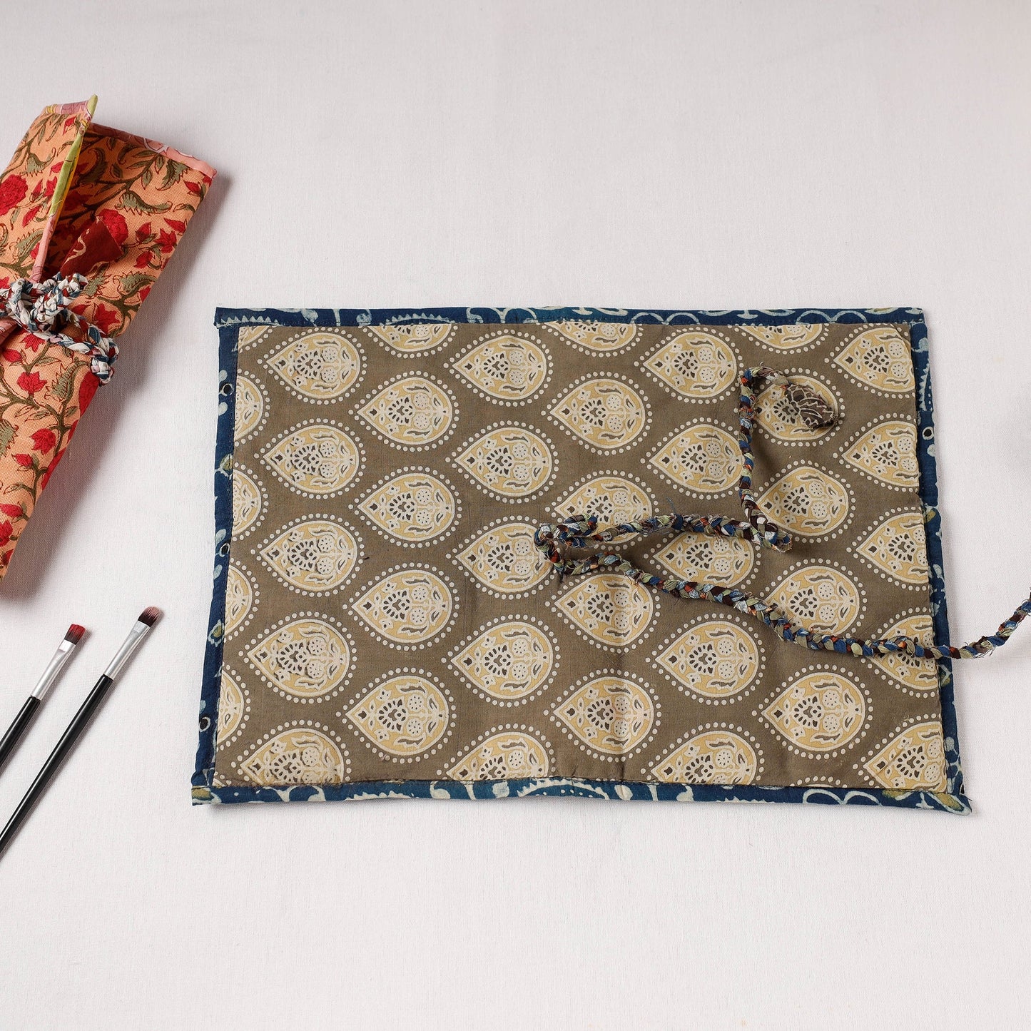  Multipurpose Segmented Storage Wrap PouchOnline 