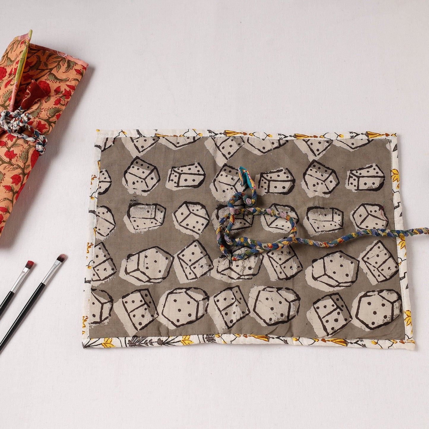  Multipurpose Segmented Storage Wrap PouchOnline 