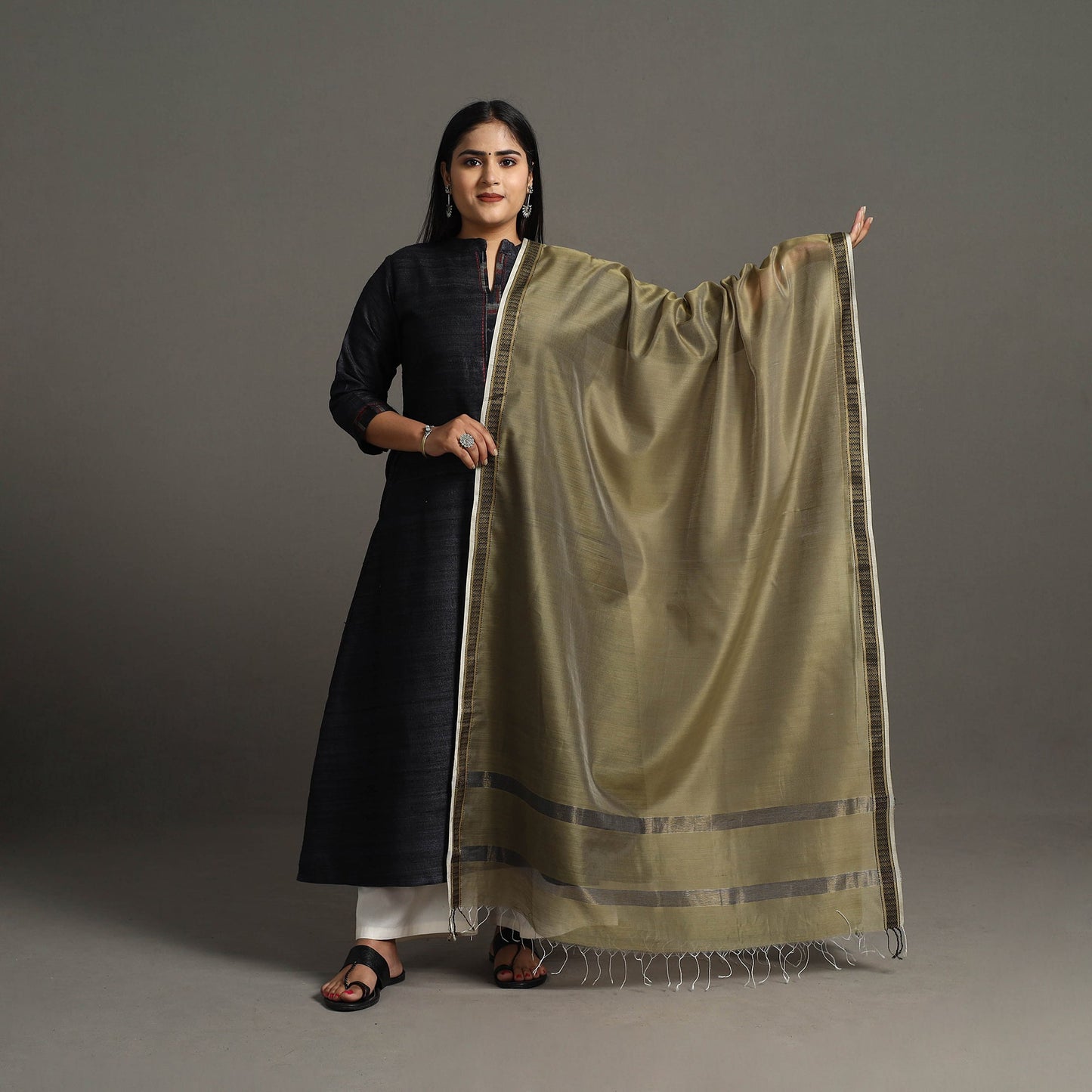 Olive Green Handloom Silk Cotton Zari Border Maheshwari Dupatta