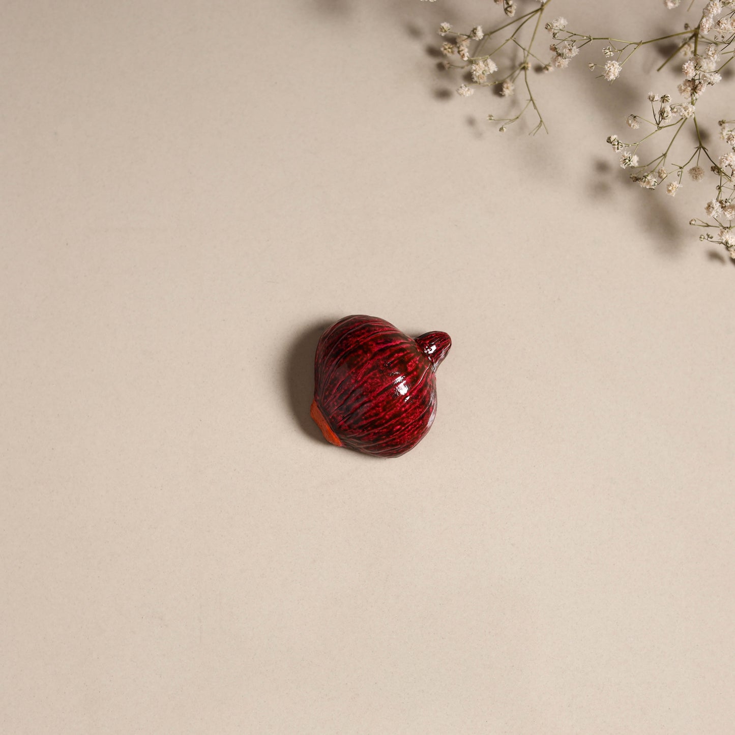 Onion - handpainted terracotta magnet 02 - handcrafted