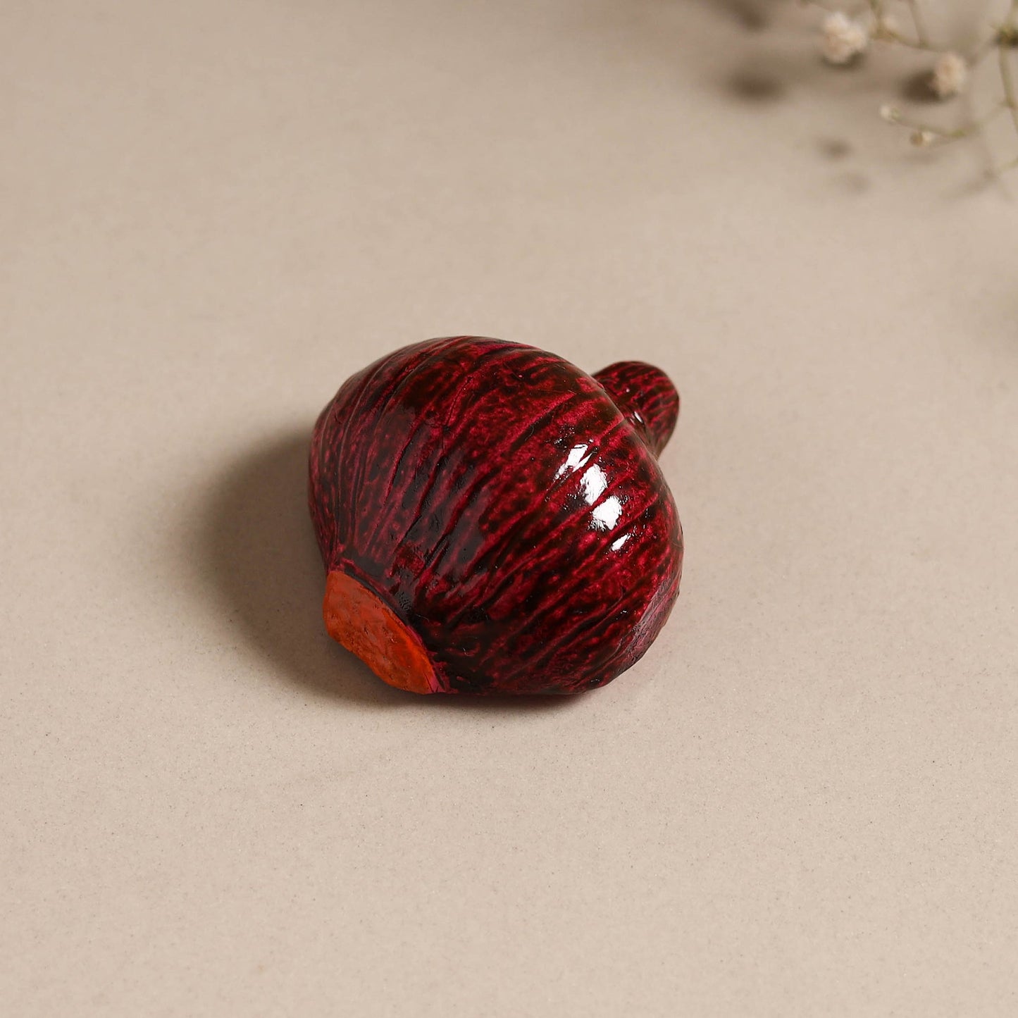 Onion - handpainted terracotta magnet 02 - handcrafted