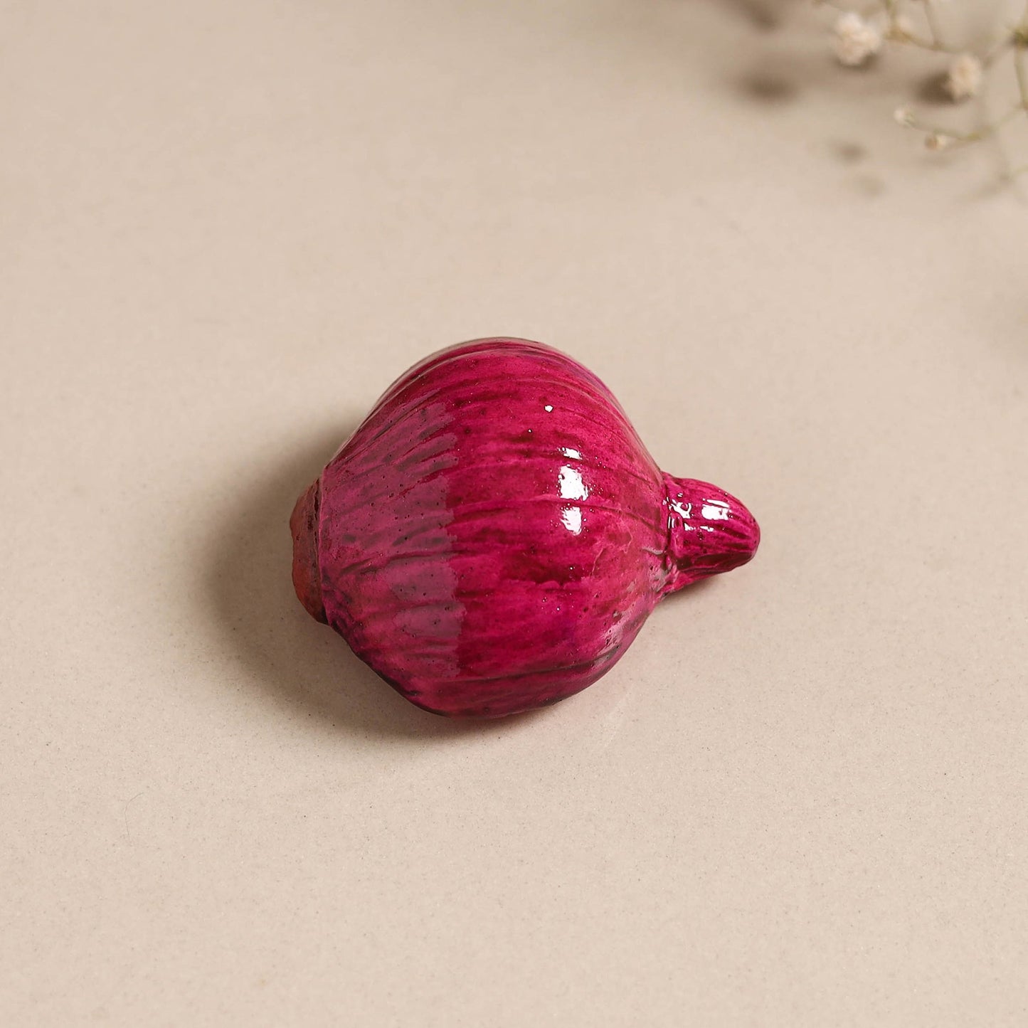 Onion - handpainted terracotta magnet 15 - handcrafted
