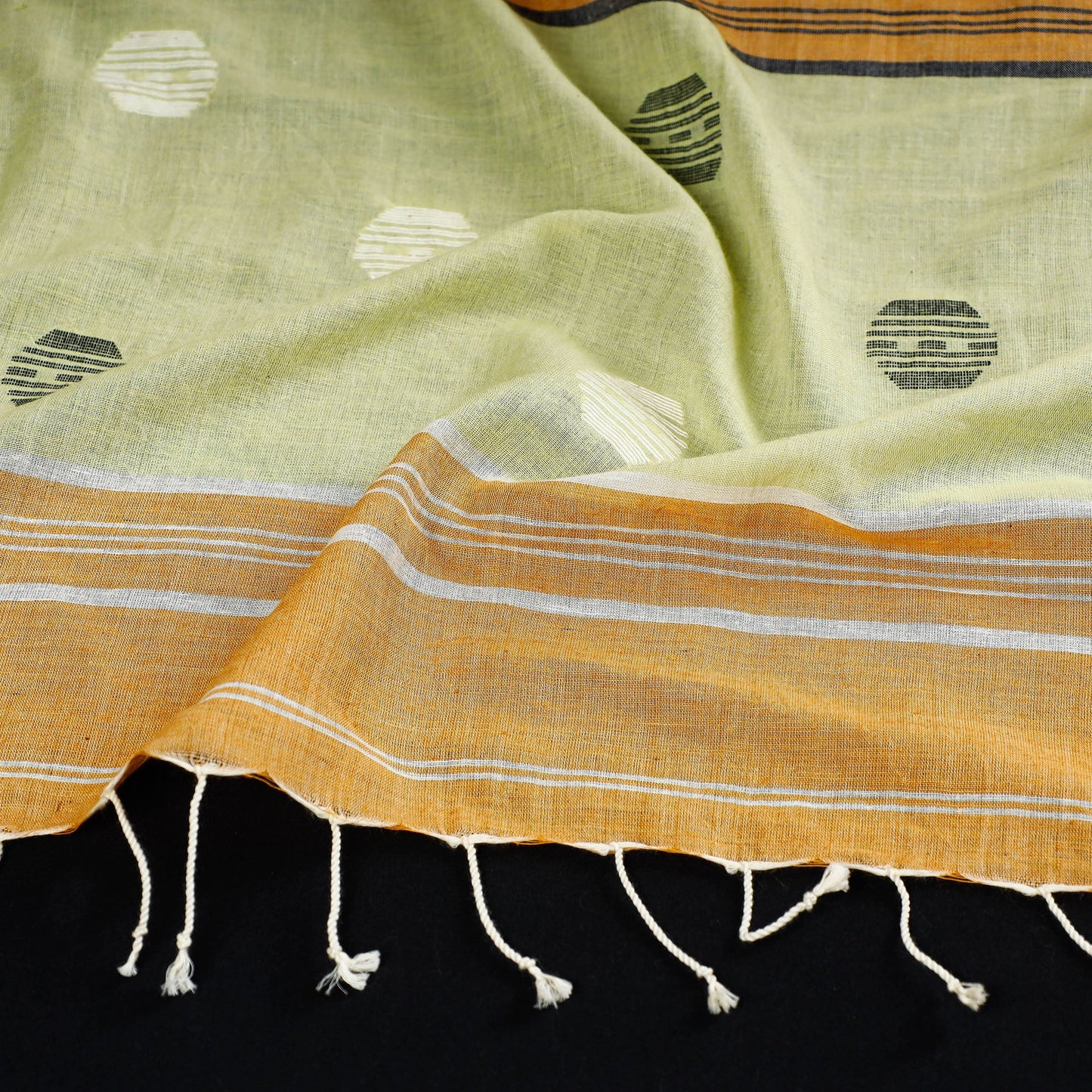Buy Burdwan Jamdani Buti Handloom Cotton Stole with Tassels Online at iTokri.com