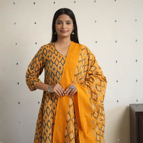 Orange Handloom Cotton Pochampally Ikat Kurta Set (Set of 3)
