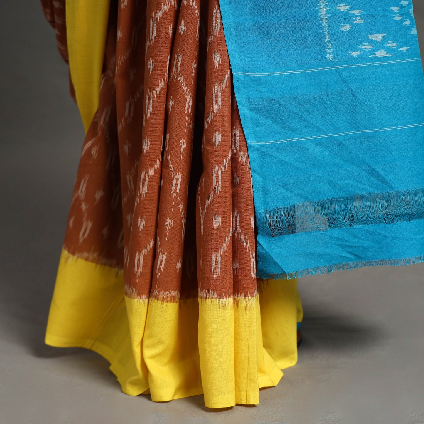  Pochampally Ikat Weave Handloom Cotton Saree Online at iTokri.com