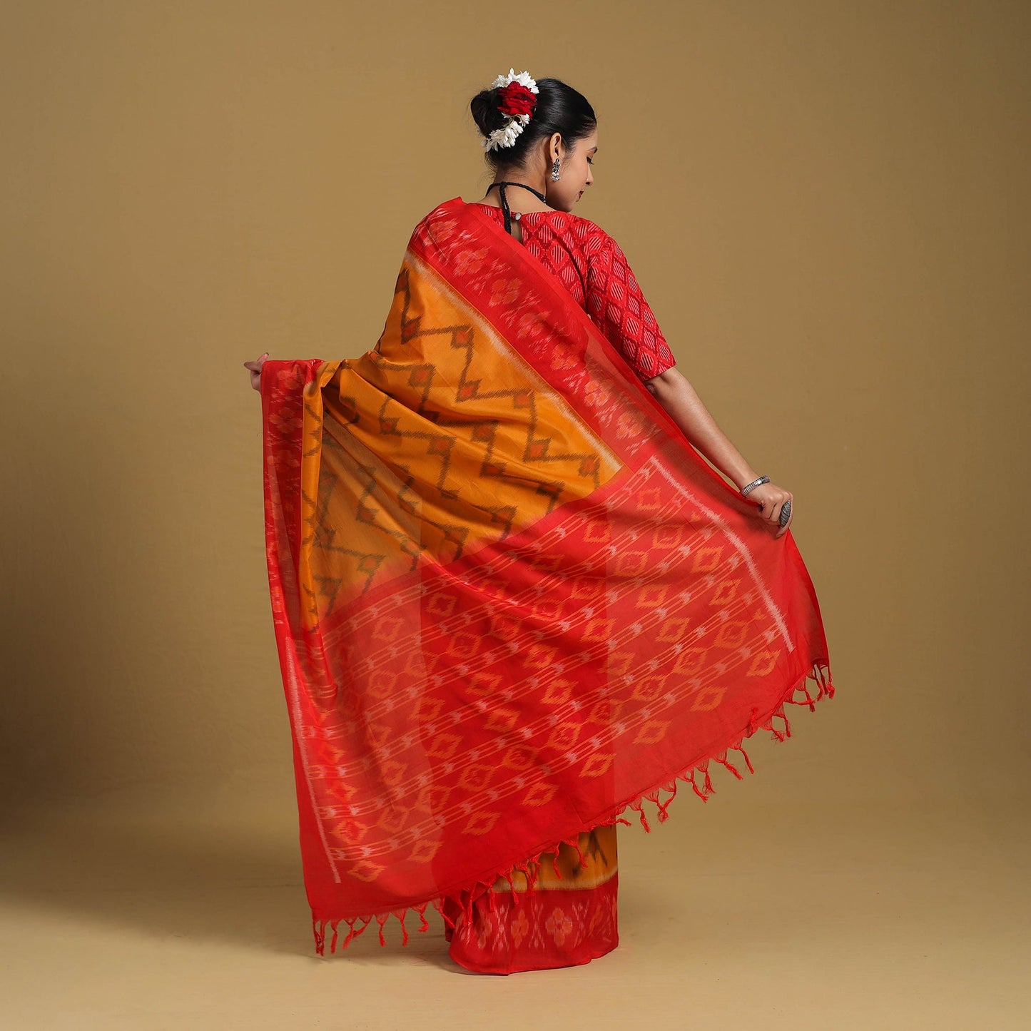 Orange - Telia Rumal Handloom Cotton Pochampally Double Ikat Saree 09