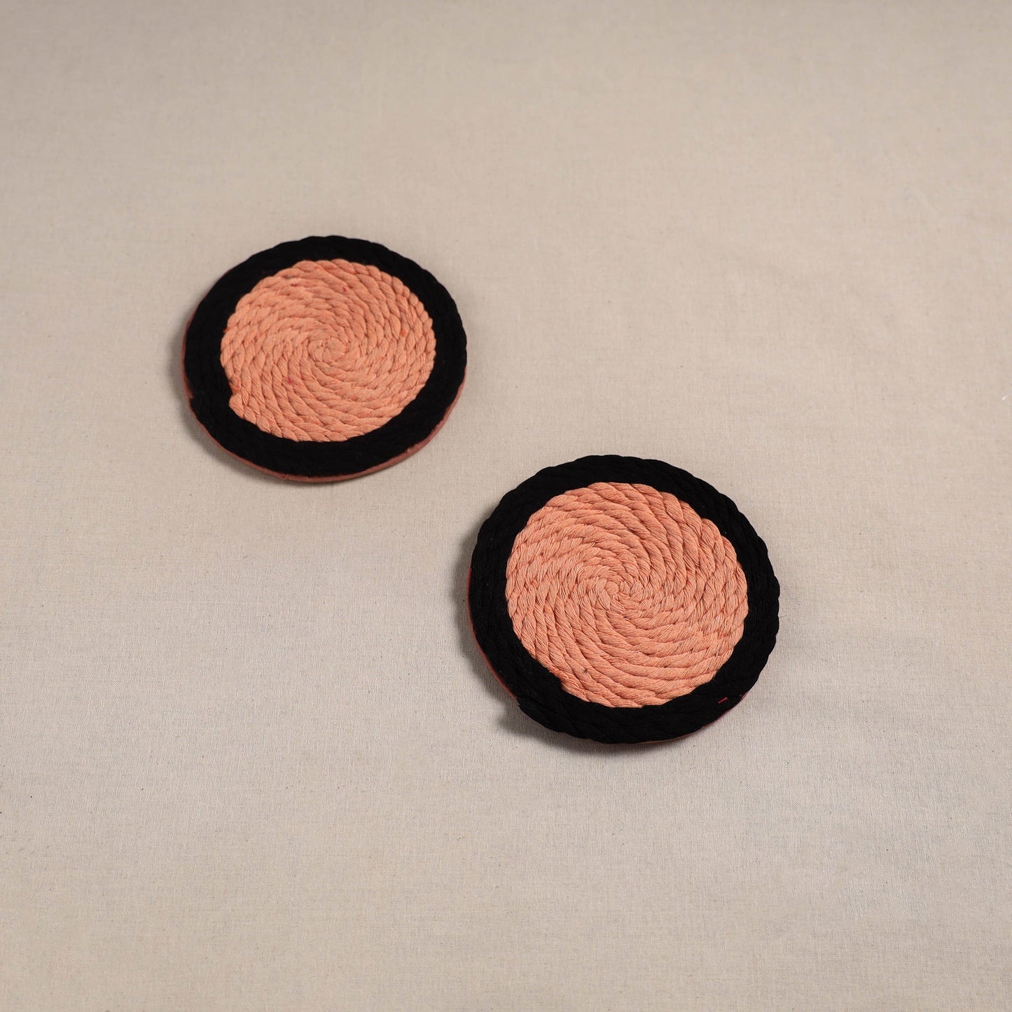 Thread work handcrafted coaster (set of 2) 05