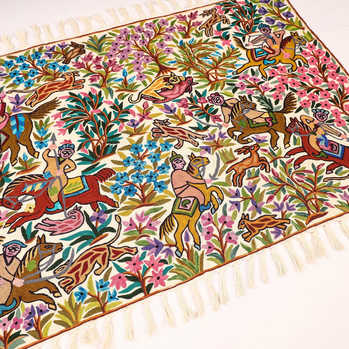 Original Chain Stitch Crewel Wool Thread Hand Embroidery Rug / Carpet