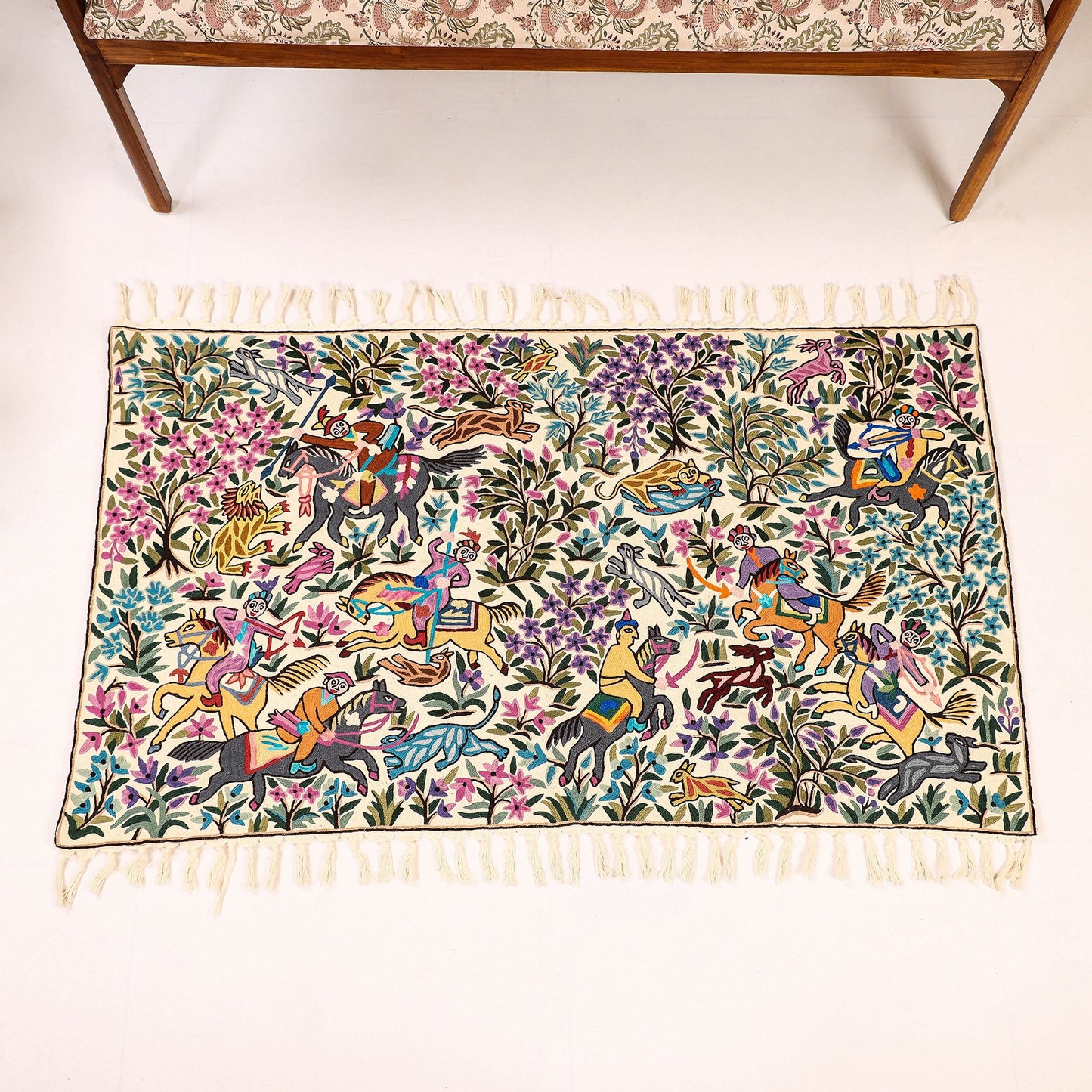 Original Chain Stitch Crewel Wool Thread Hand Embroidery Rug / Carpet