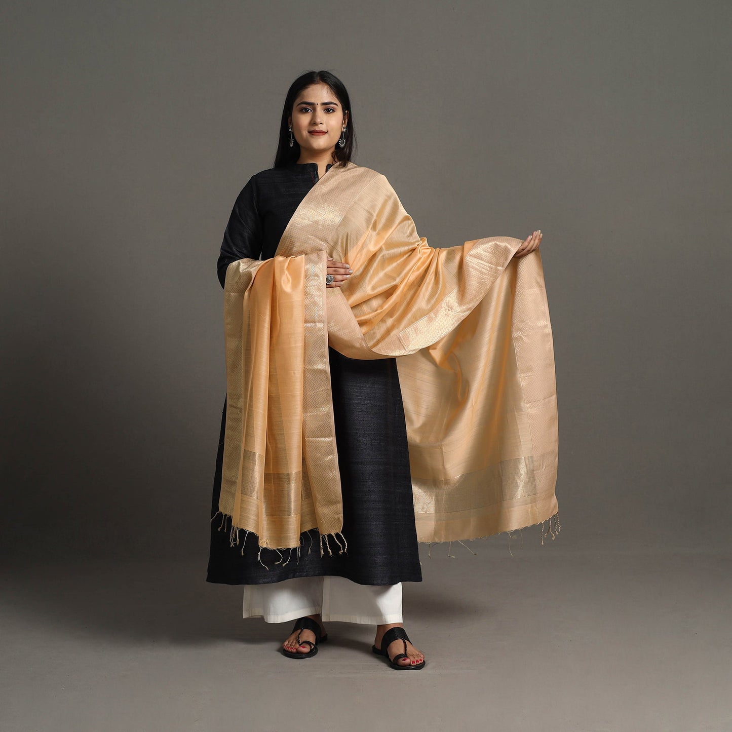 Peach Handloom Silk Cotton Zari Border Maheshwari Dupatta