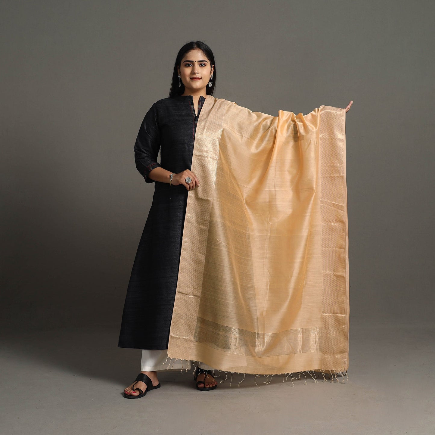 Peach Handloom Silk Cotton Zari Border Maheshwari Dupatta