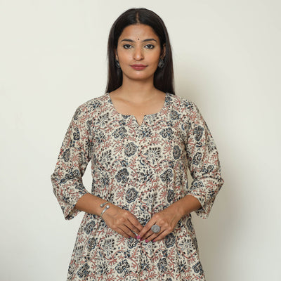 Buy Pedana Kalamkari Hand Block Printed Cotton A-Line Kurta 07 Online at iTokri.com