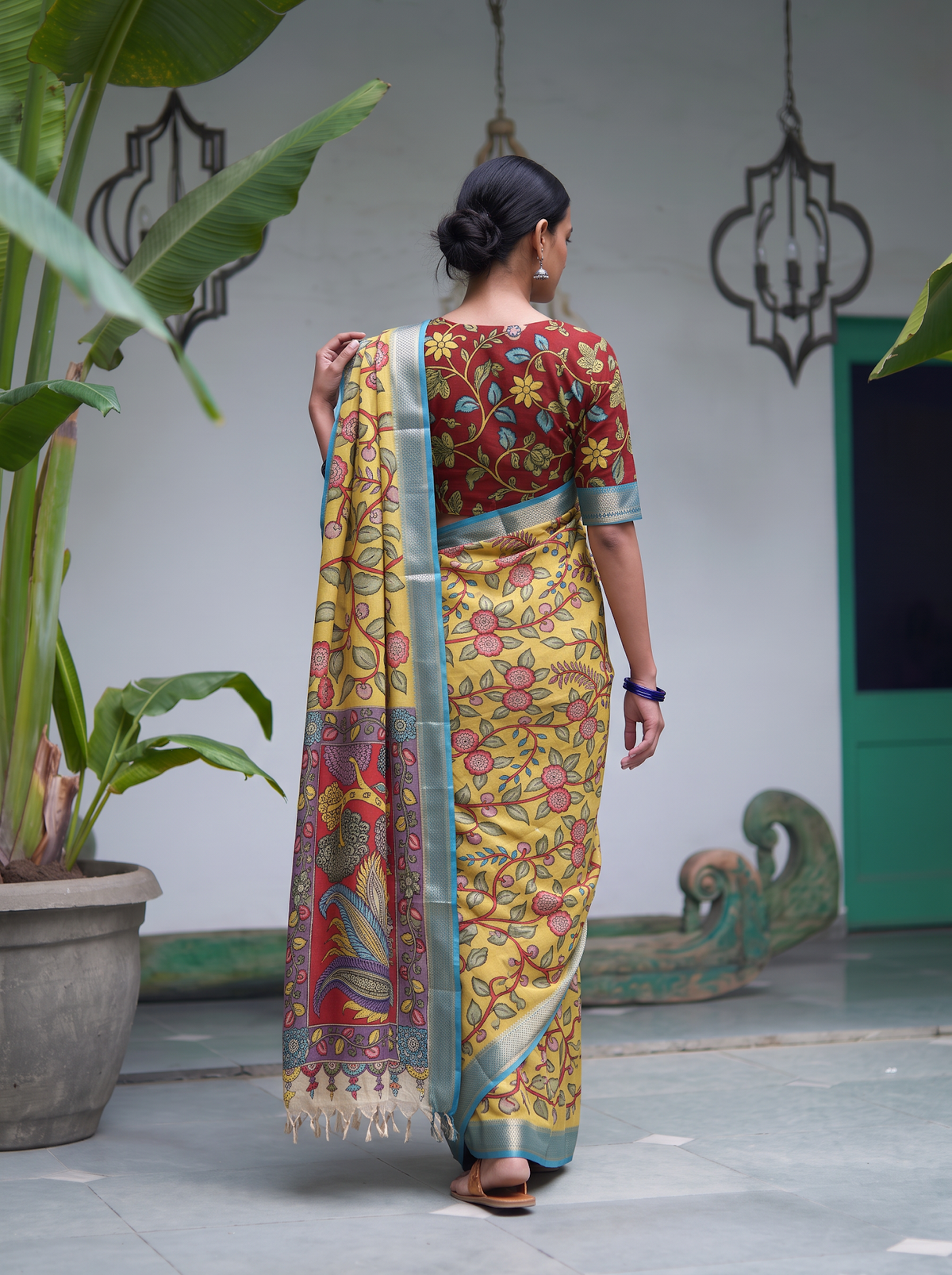 Back of the yellow Kalamkari saree, red peacock pallu hanging from the shoulder, AI visual of the saree, iTokri