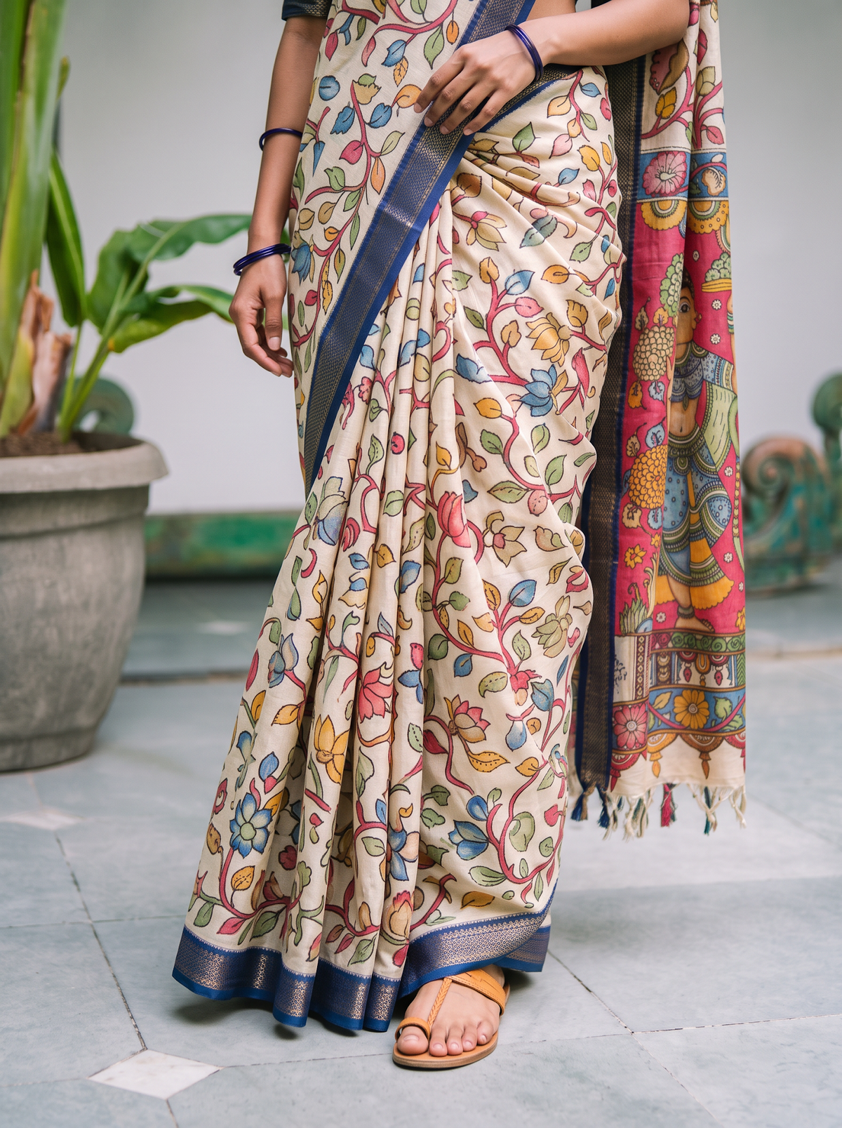 Pleats of the cream silk cotton Kalamkari saree with the royal blue border, AI visual of the saree, iTokri