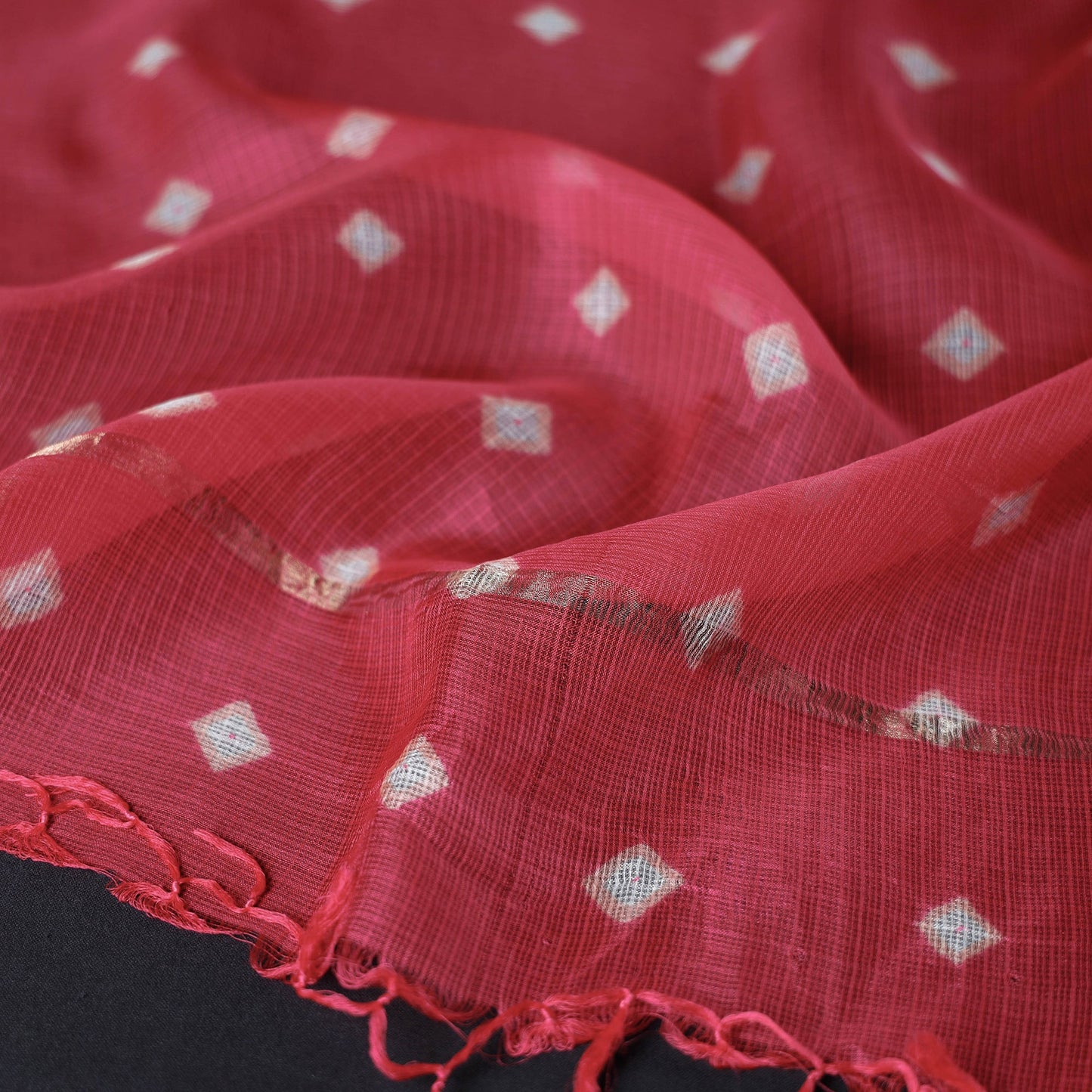  Bandhani Tie-Dye Kota Doria Silk Dupatta with Tassels Online at iTokri.com 