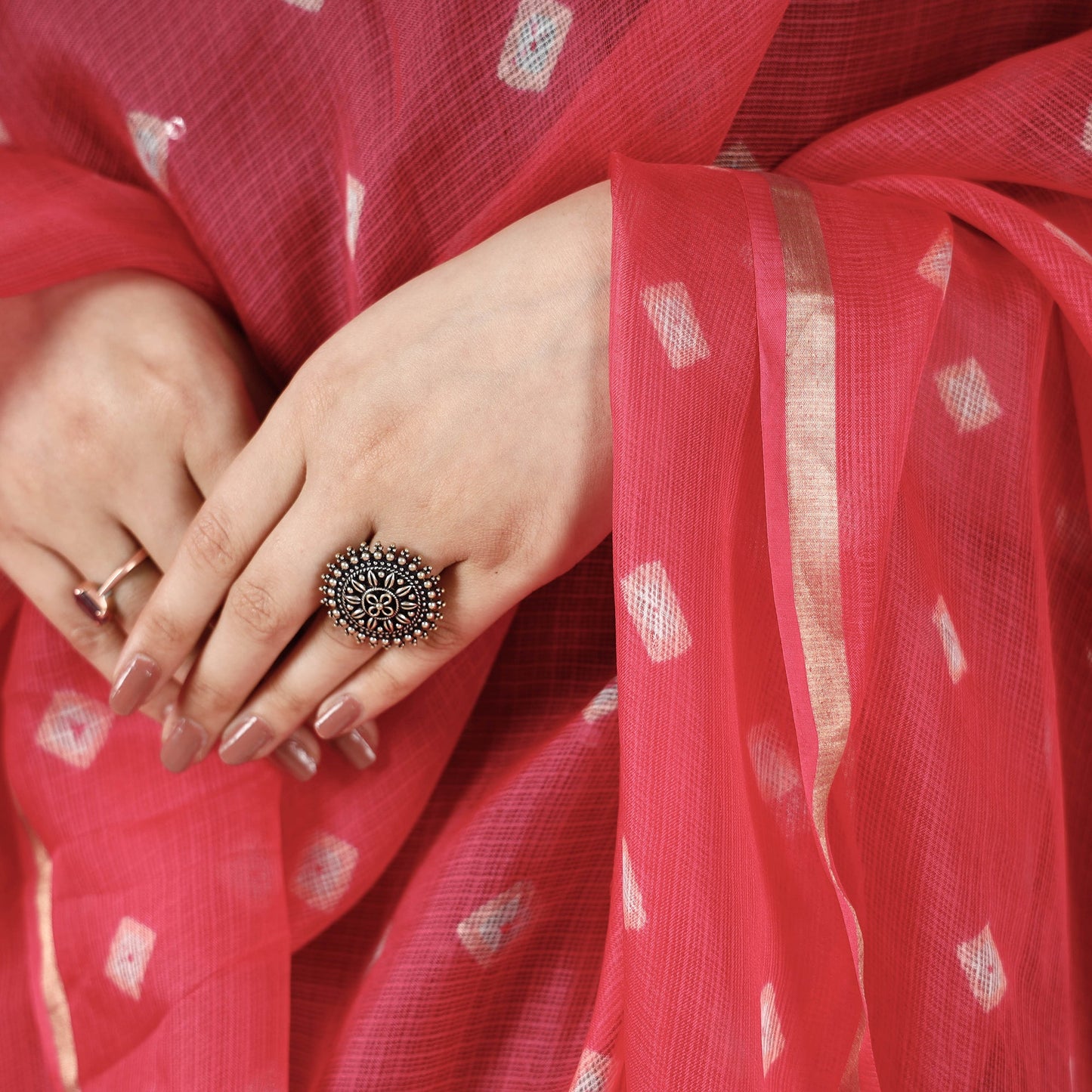  Bandhani Tie-Dye Kota Doria Silk Dupatta with Tassels Online at iTokri.com 