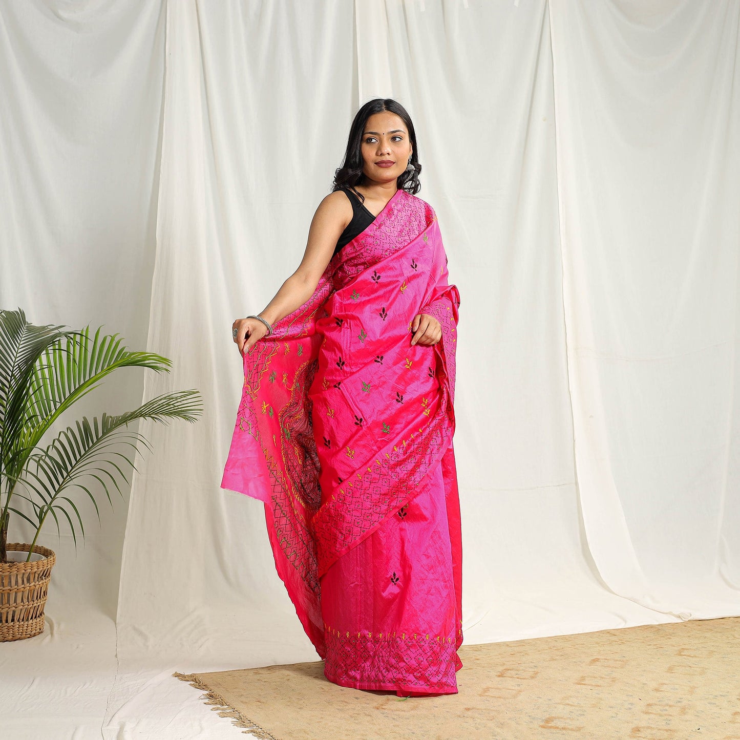  Buy Pink Bengal Hand Embroidery Silk Nakshi Kantha Saree