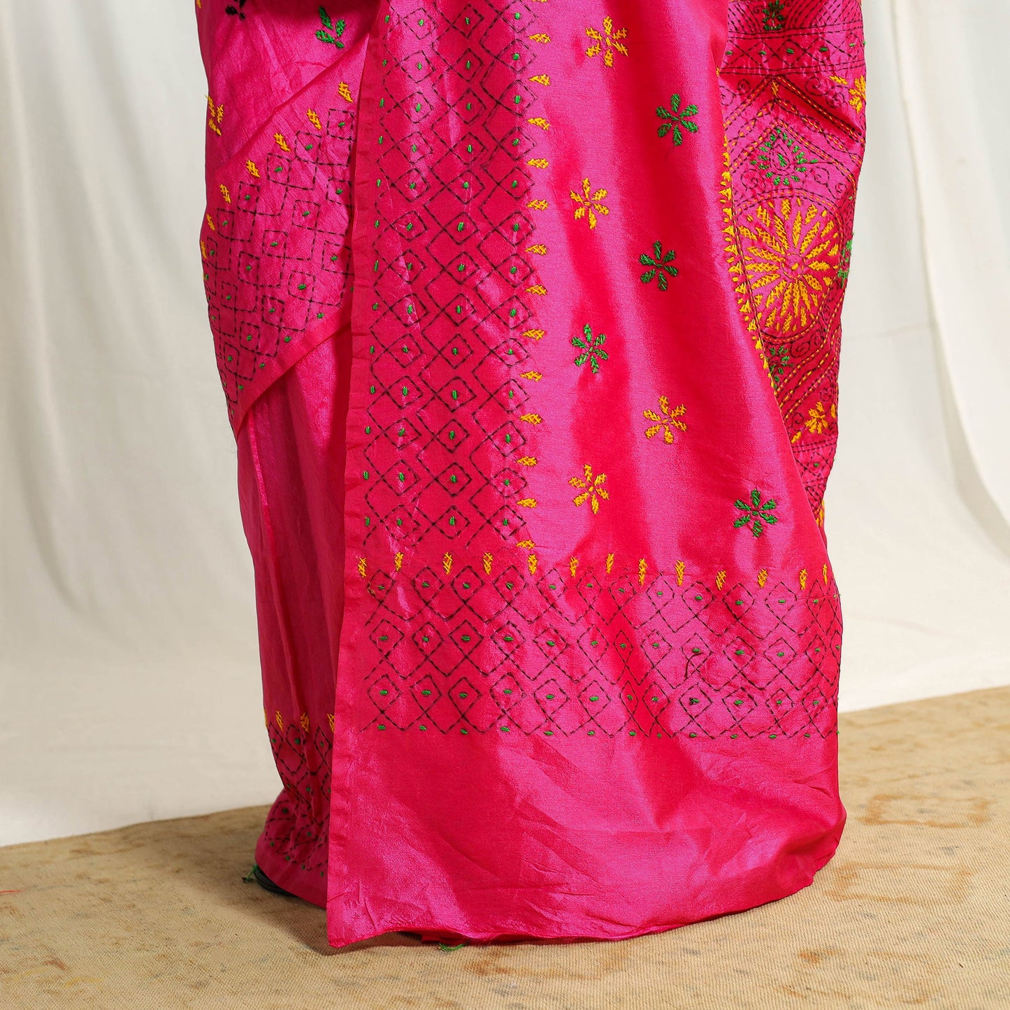  Buy Pink Bengal Hand Embroidery Silk Nakshi Kantha Saree