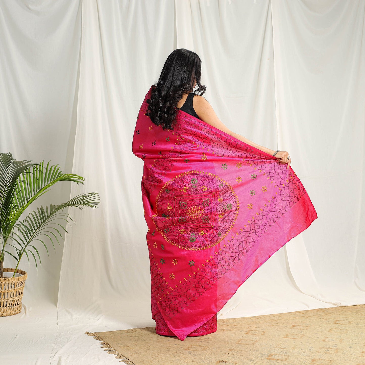  Buy Pink Bengal Hand Embroidery Silk Nakshi Kantha Saree