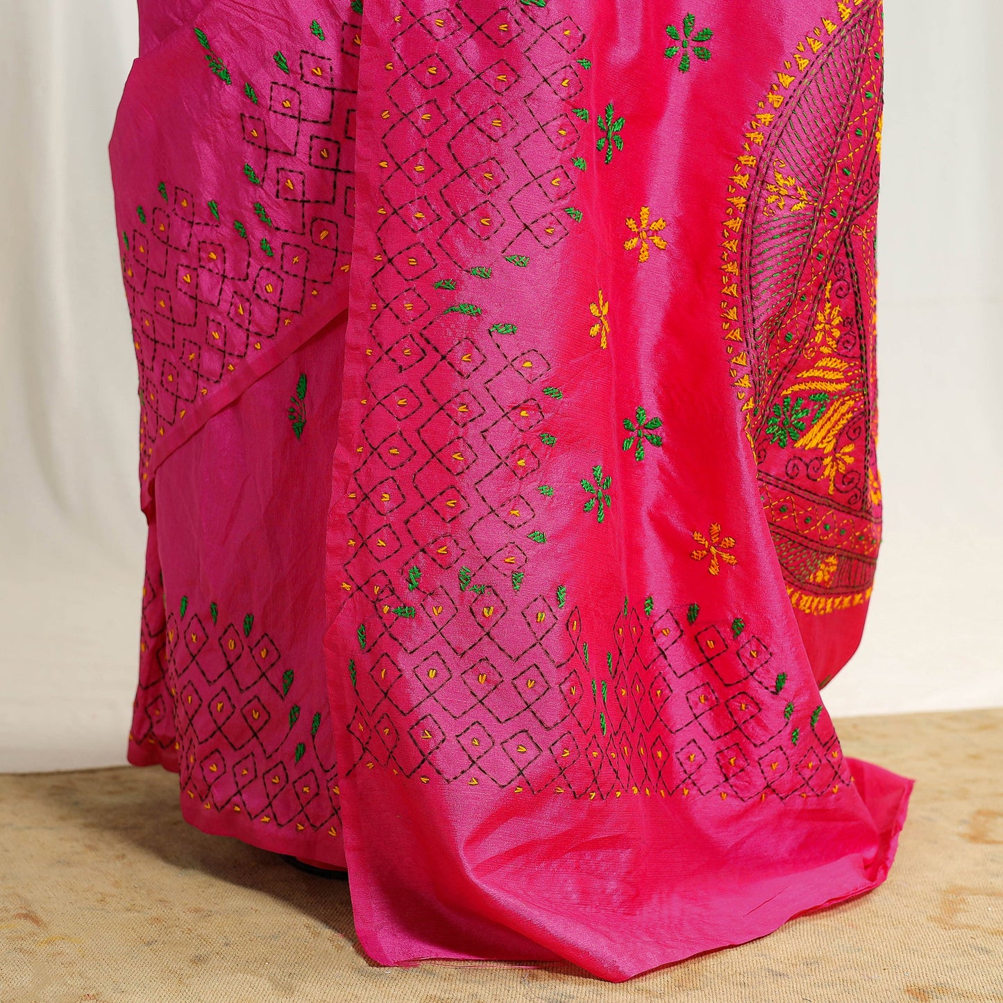  Buy Pink Bengal Hand Embroidery Silk Nakshi Kantha Saree