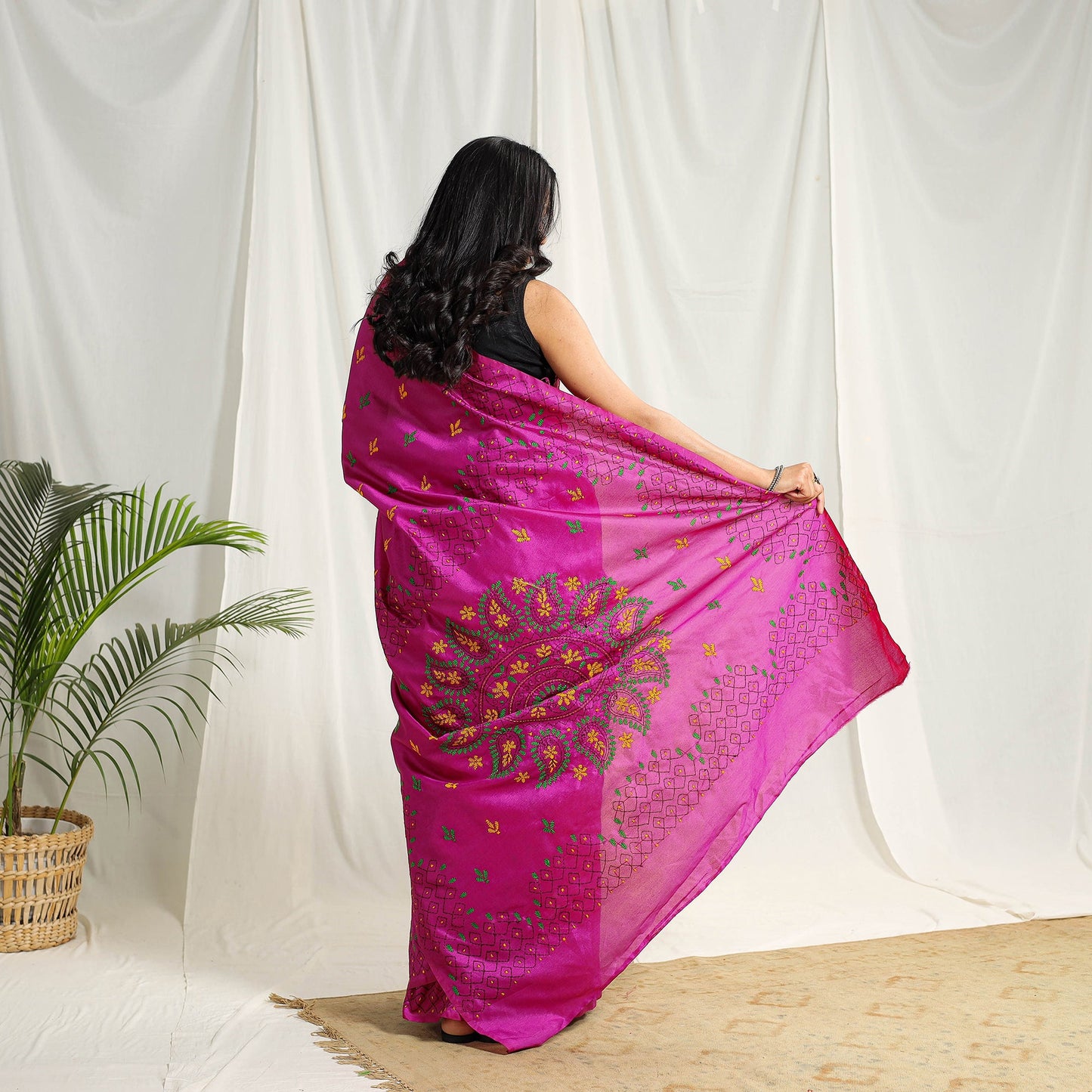  Buy Pink Bengal Hand Embroidery Silk Nakshi Kantha Saree