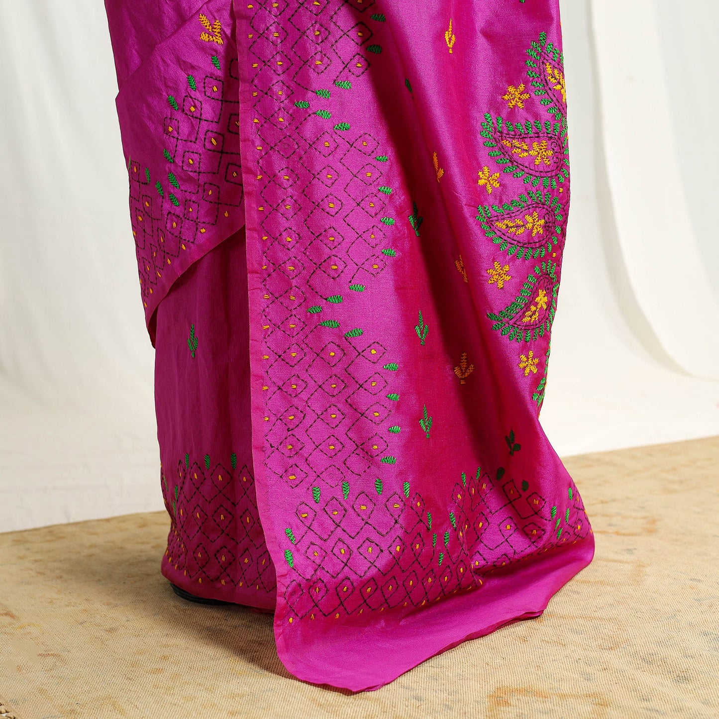  Buy Pink Bengal Hand Embroidery Silk Nakshi Kantha Saree