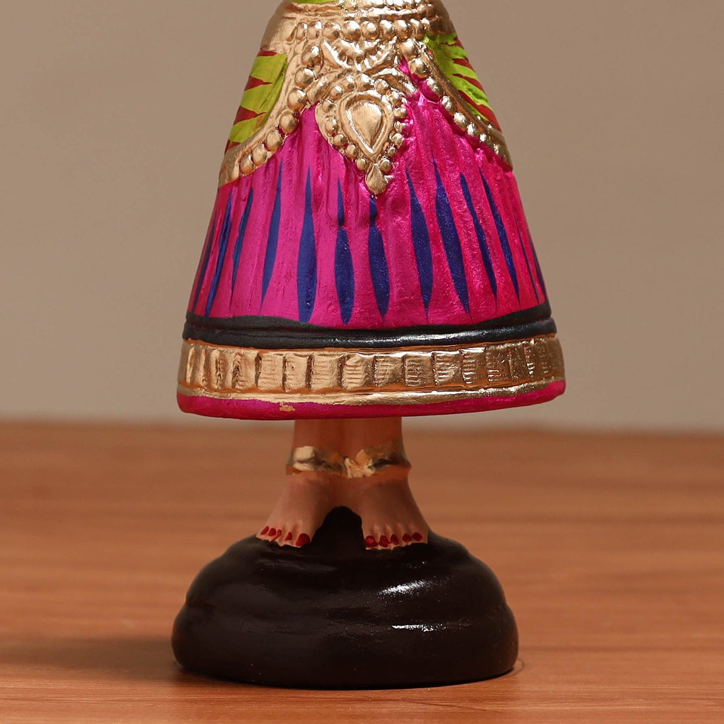 Bobble head thanjavur traditional dancing doll 04