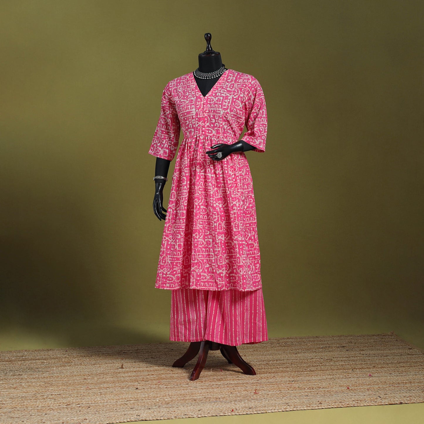 Pink - flared cotton hand batik suit set (set of 2) 08