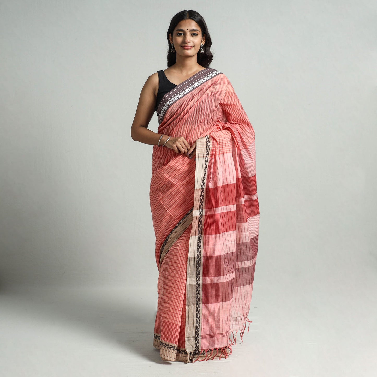 Buy Godavari Mini Gradient Dobby Cotton Handloom Saree 18 Online at iTokri.com