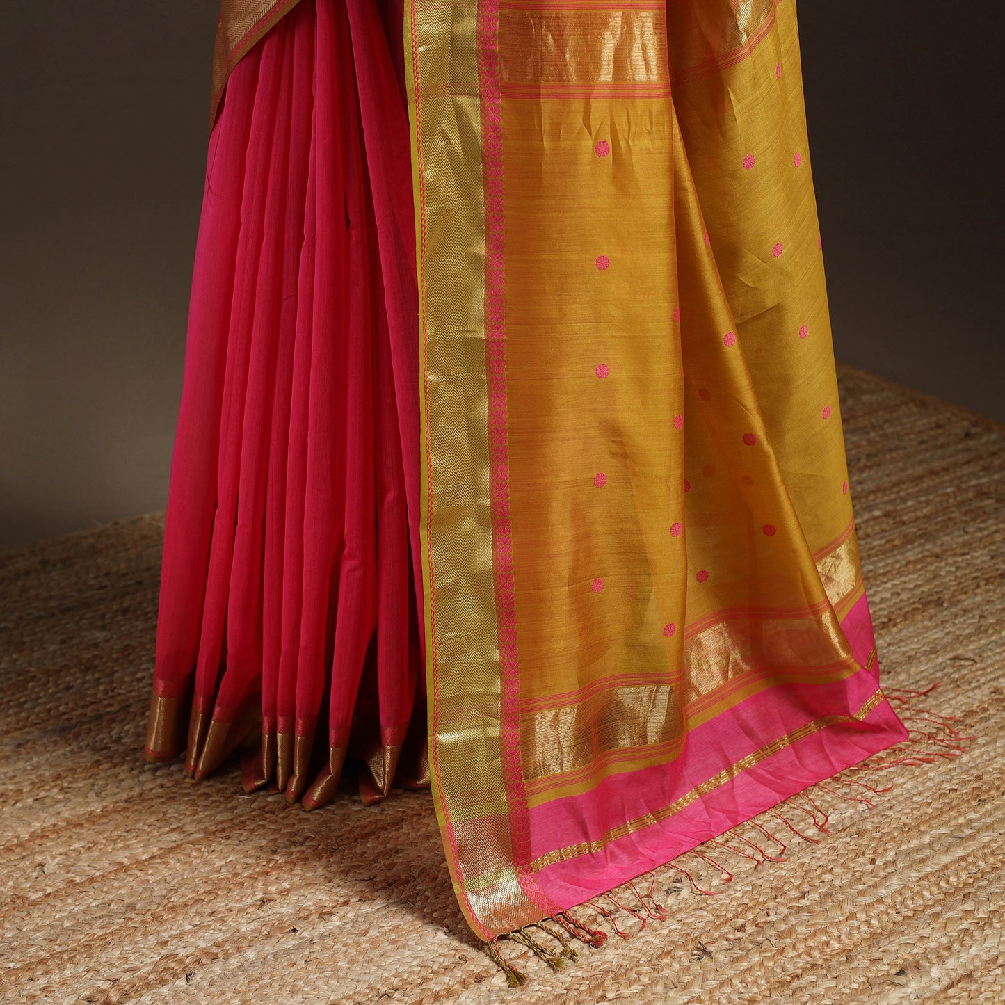 Pink - handloom buti maheshwari saree with thread zari