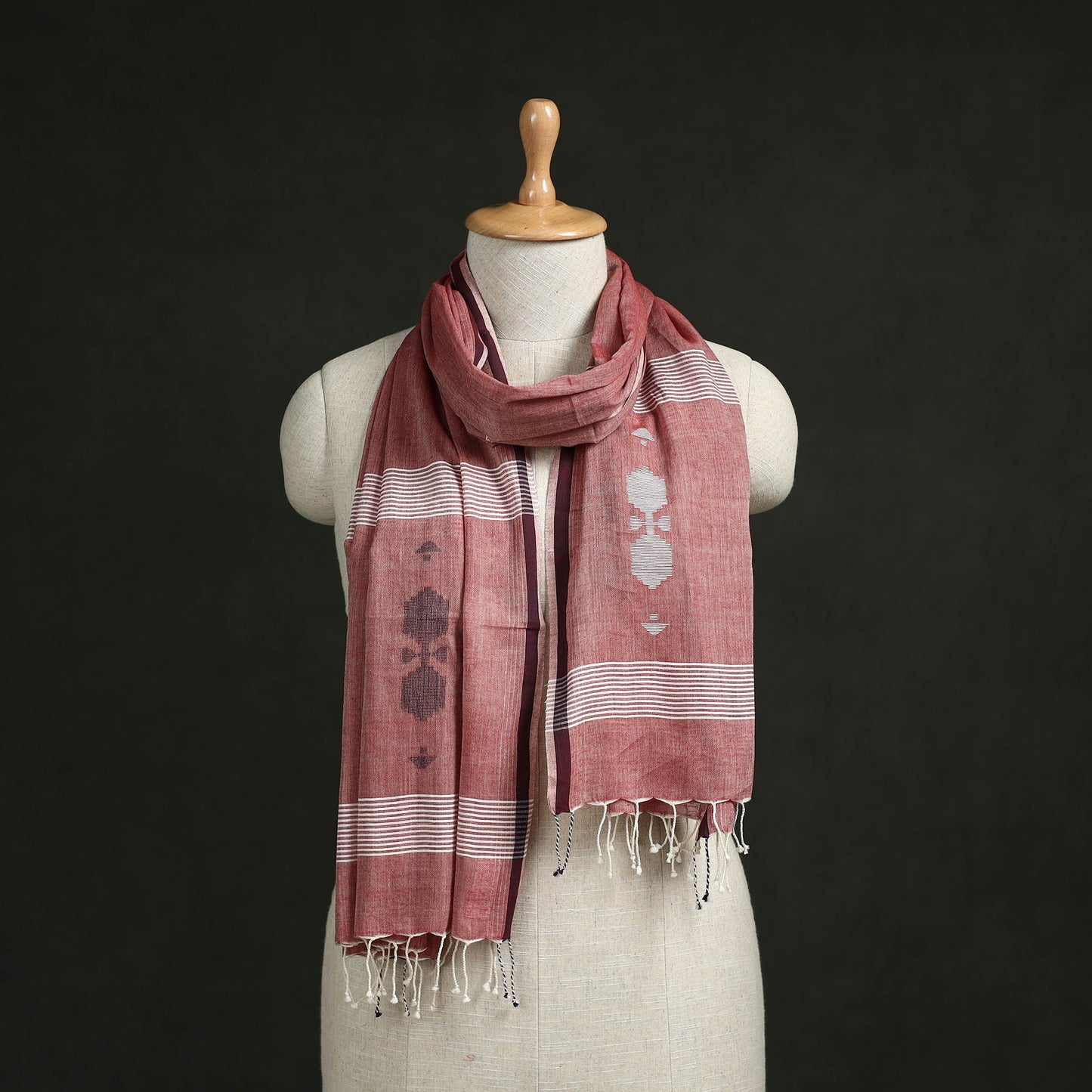 Handloom cotton burdwan jamdani stole with tassels 43