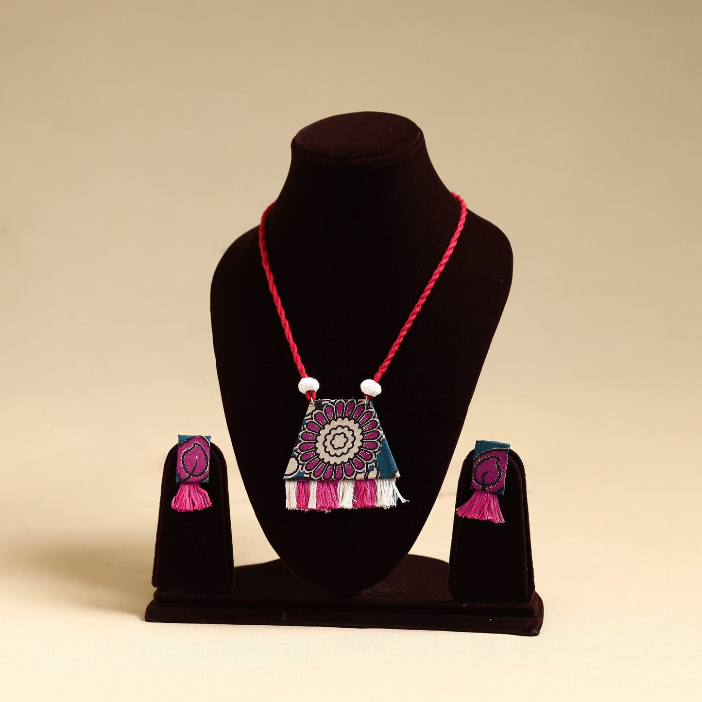 Buy Handmade Fabart Necklace Set