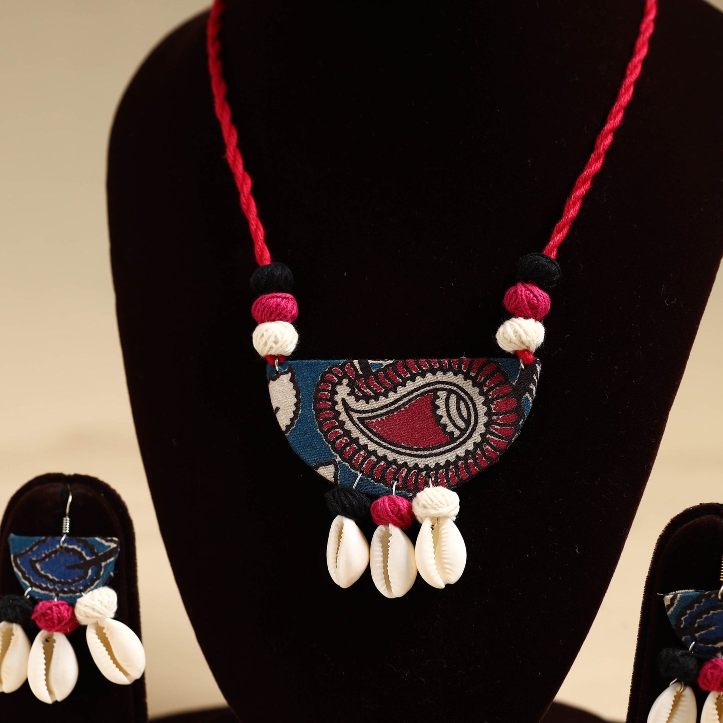 Buy Handmade Fabart Shell Necklace Set