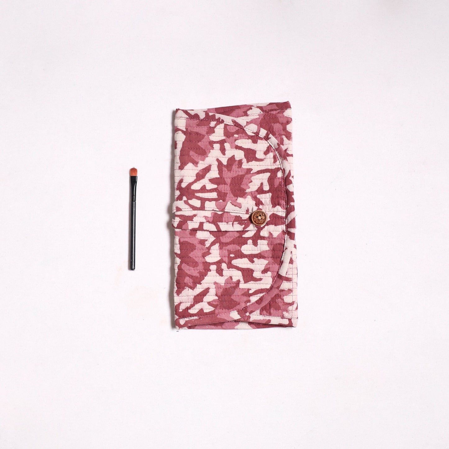 Handmade multipurpose segmented make-up brush wrap
