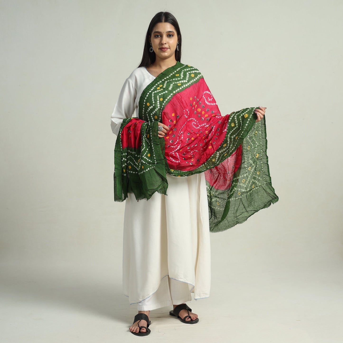 Buy Kutch Bandhani Tie-Dye Mul Cotton Dupatta 23 Online at iTokri.com
