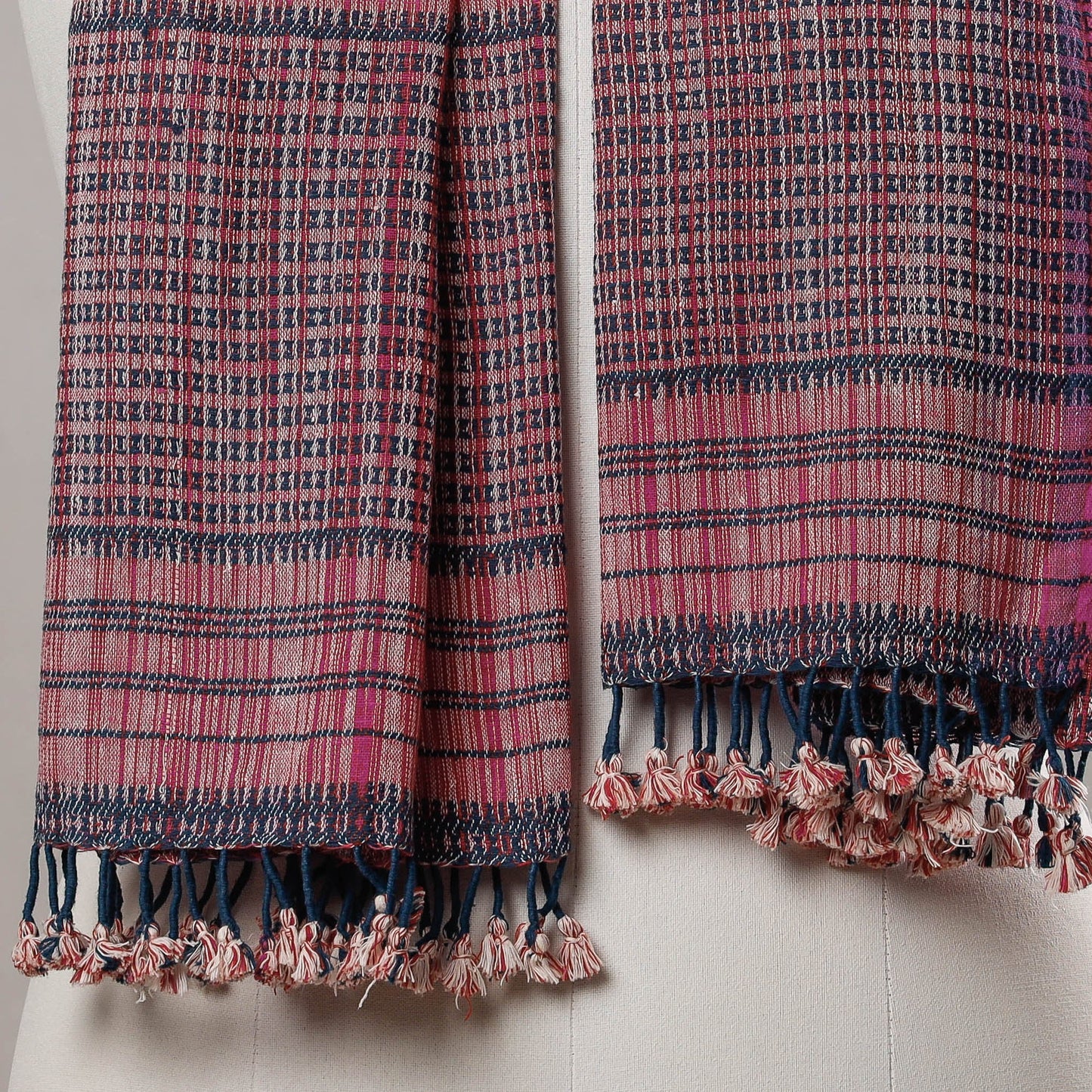 Buy Kutch Bhujodi Weaving Handwoven Organic Kala Cotton Stole Online l iTokri.com