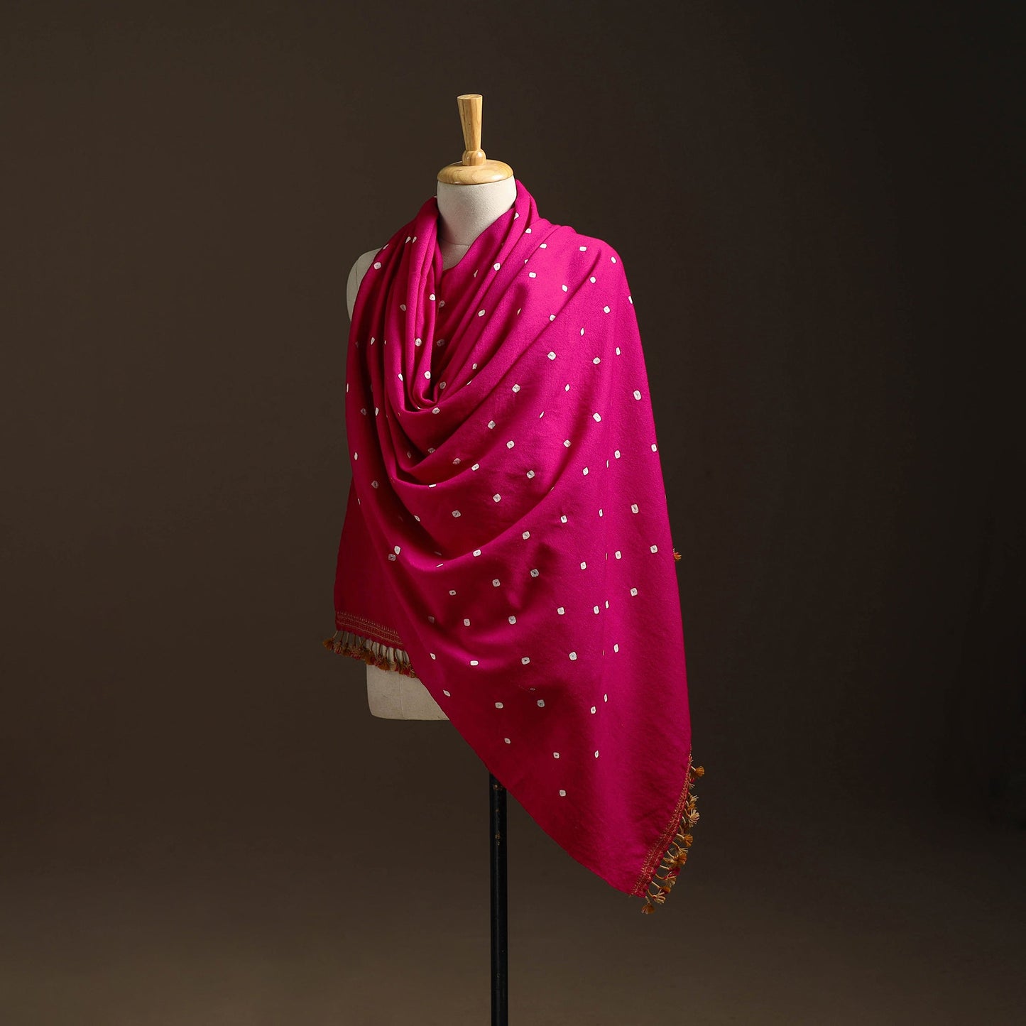 Kutch handwoven merino wool bandhani tie-dye shawl 06