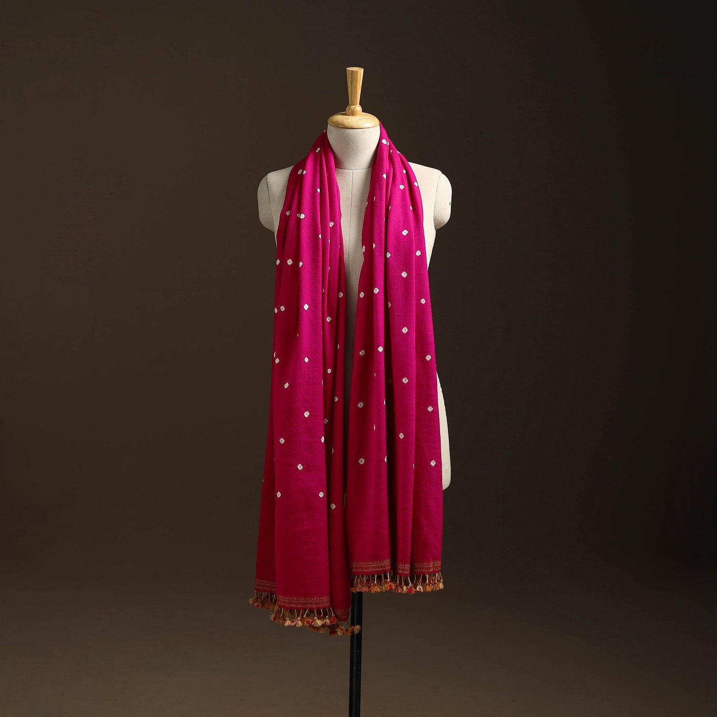 Kutch handwoven merino wool bandhani tie-dye shawl 06