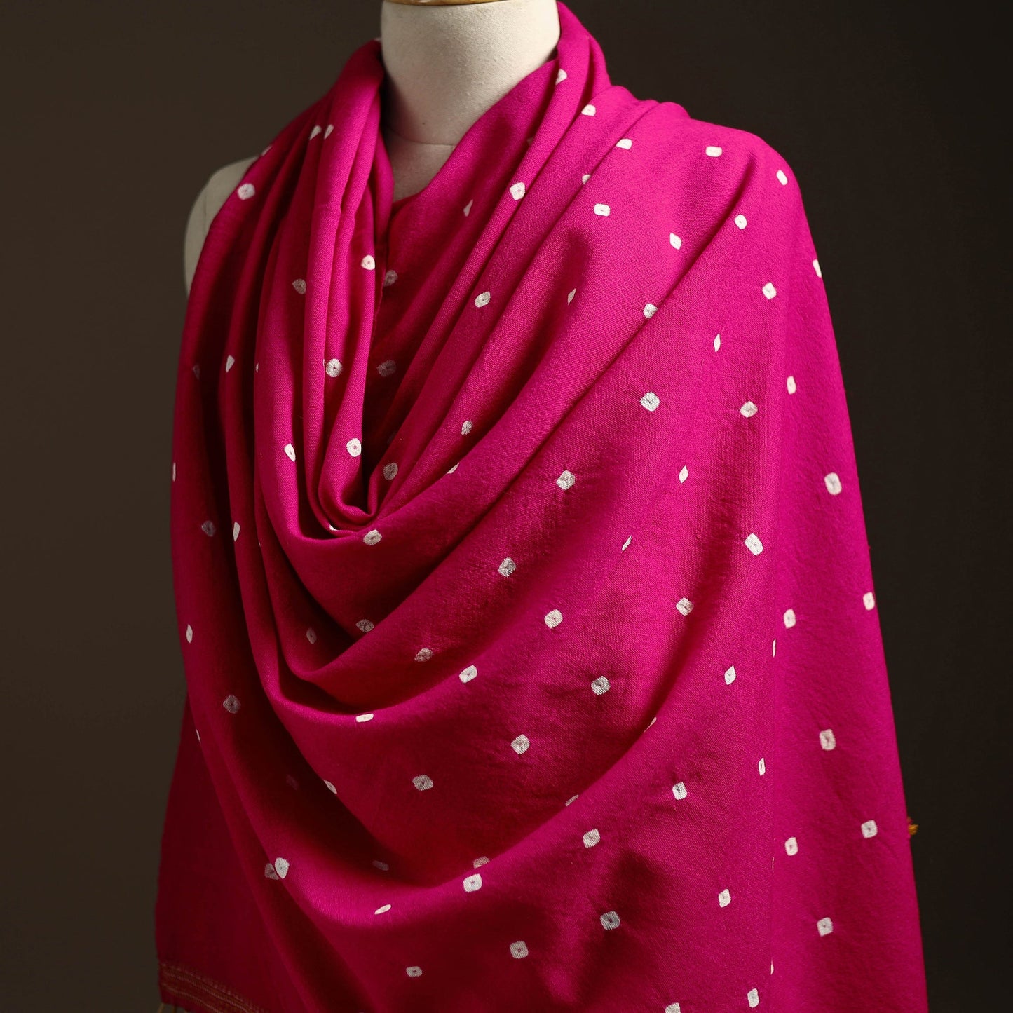 Kutch handwoven merino wool bandhani tie-dye shawl 06