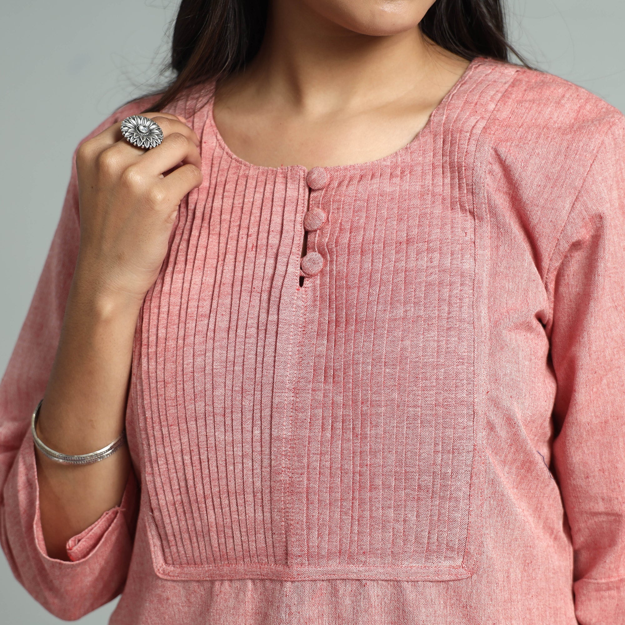 Buy Jhiri Handloom Cotton Pintuck Long Kurta Online l iTokri.com
