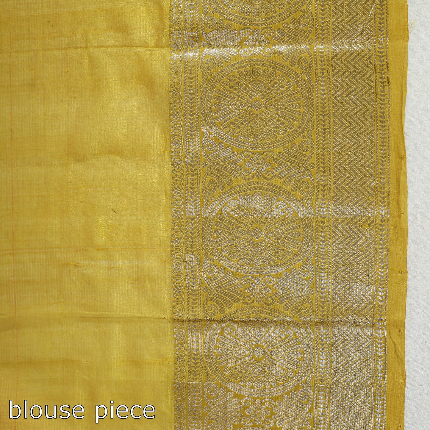 Buy  Mangalagiri Handloom Cotton Saree with Zari Border Online at iTokri.com